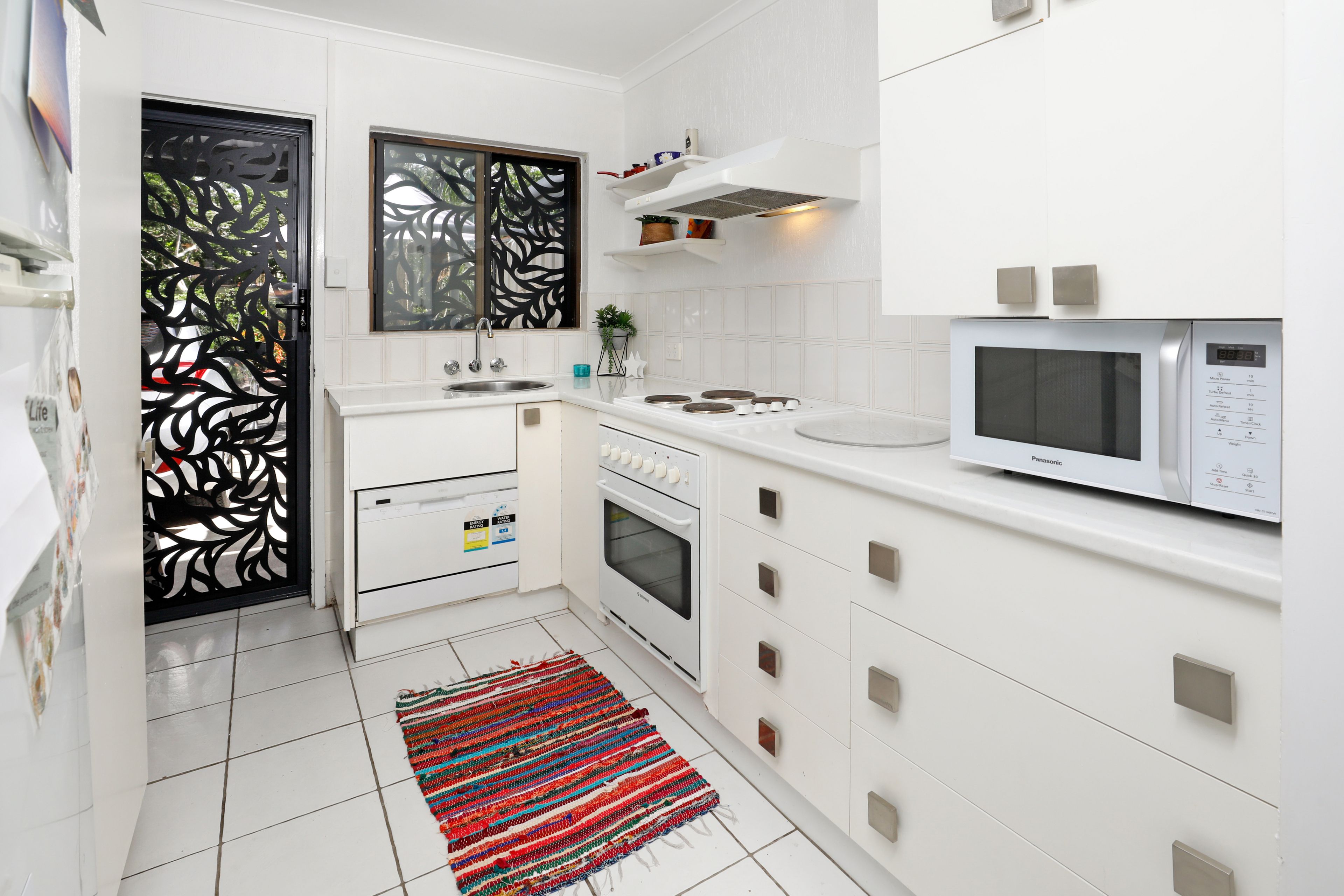 9/25-31 Hibiscus Lane, Holloways Beach, QLD 4878