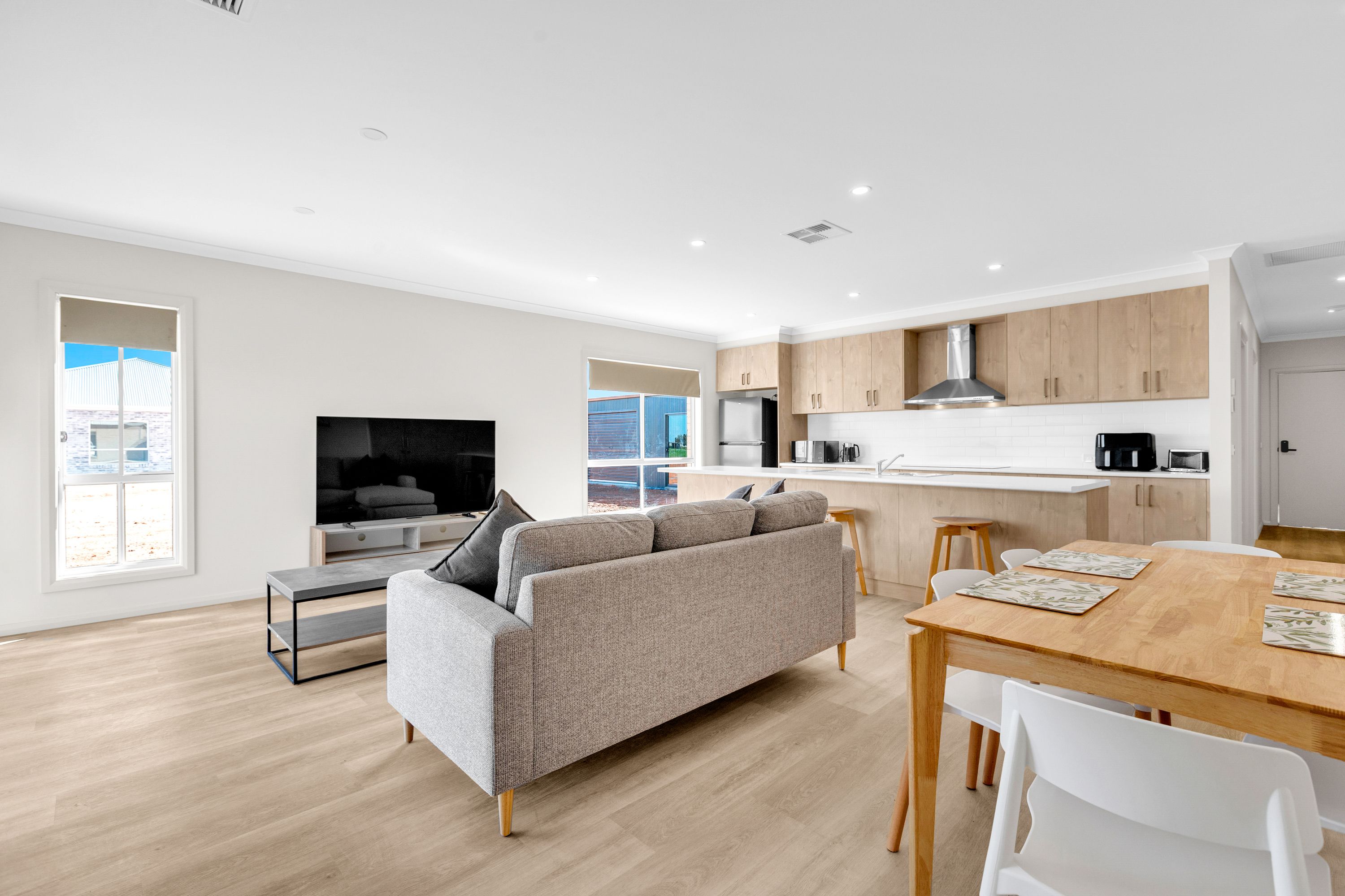 Room 2 4/50 Bruce Avenue — photo 11 of 30