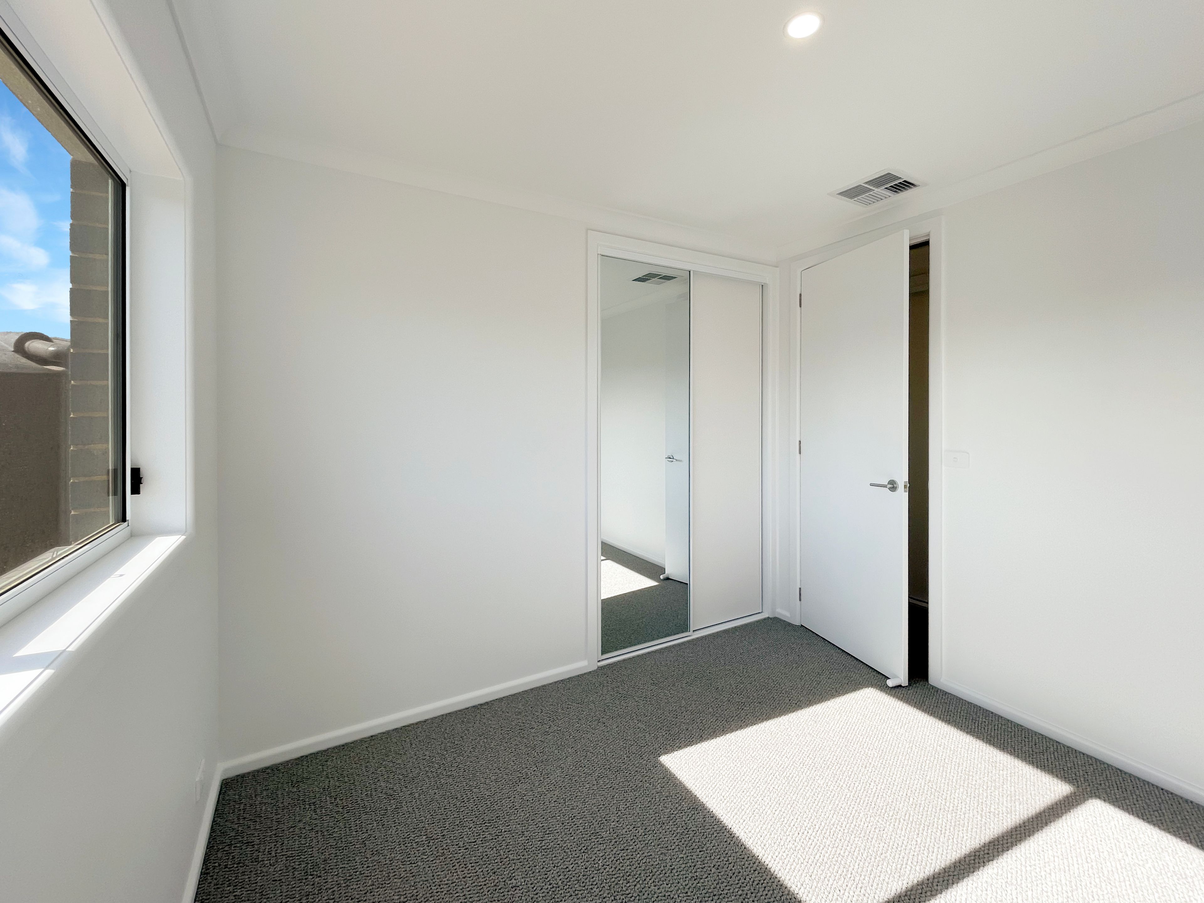 19 Ambridge Avenue — photo 6 of 11