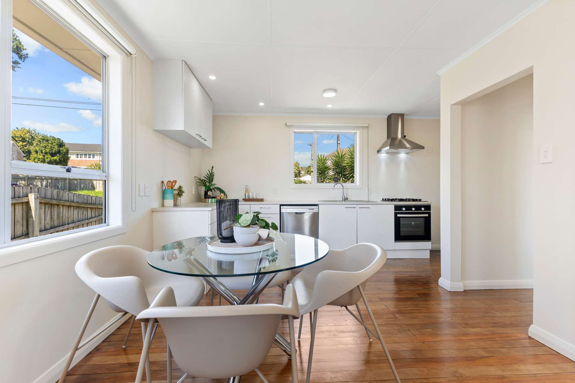 5 Coates Crescent photo 2