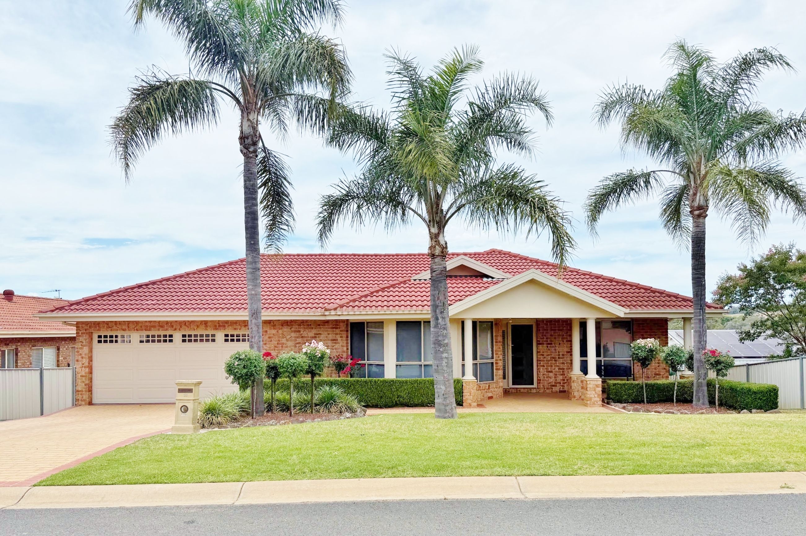 18 Mathew Crescent, Young, NSW 2594