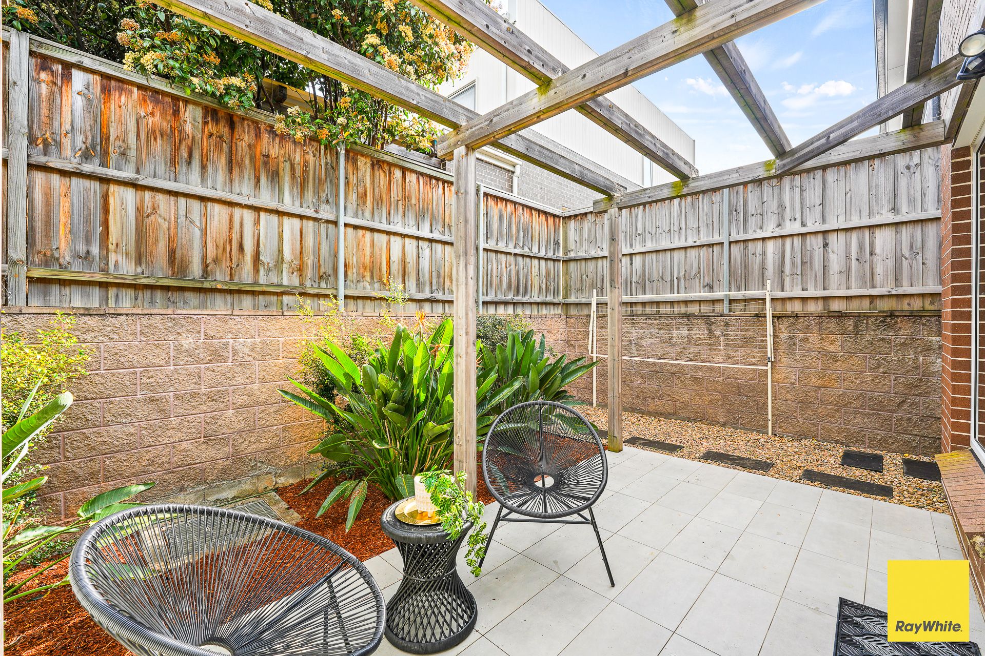 39 Indigo Crescent — photo 12 of 15