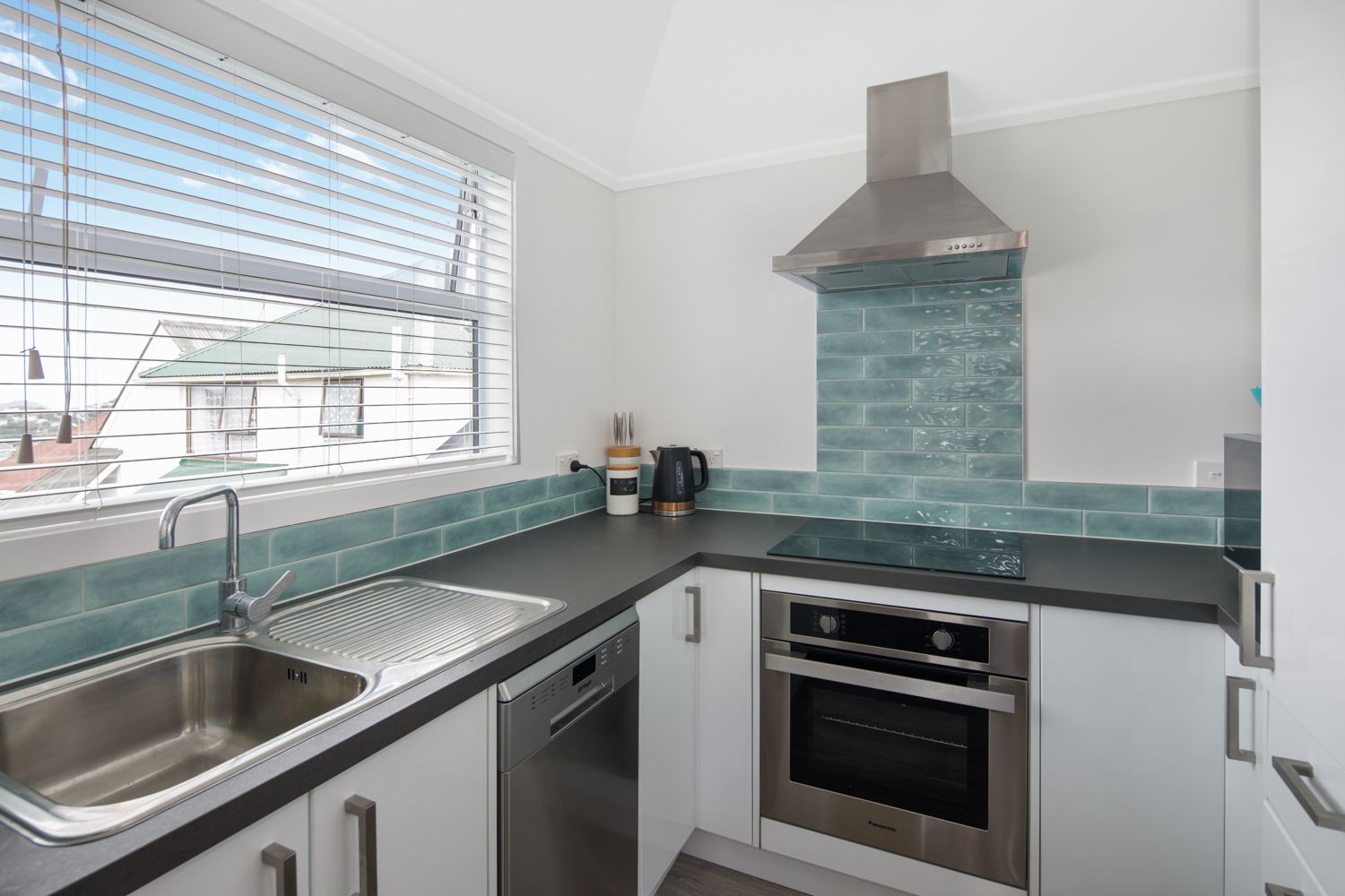 142 Akaroa Drive, Maupuia, Wellington City