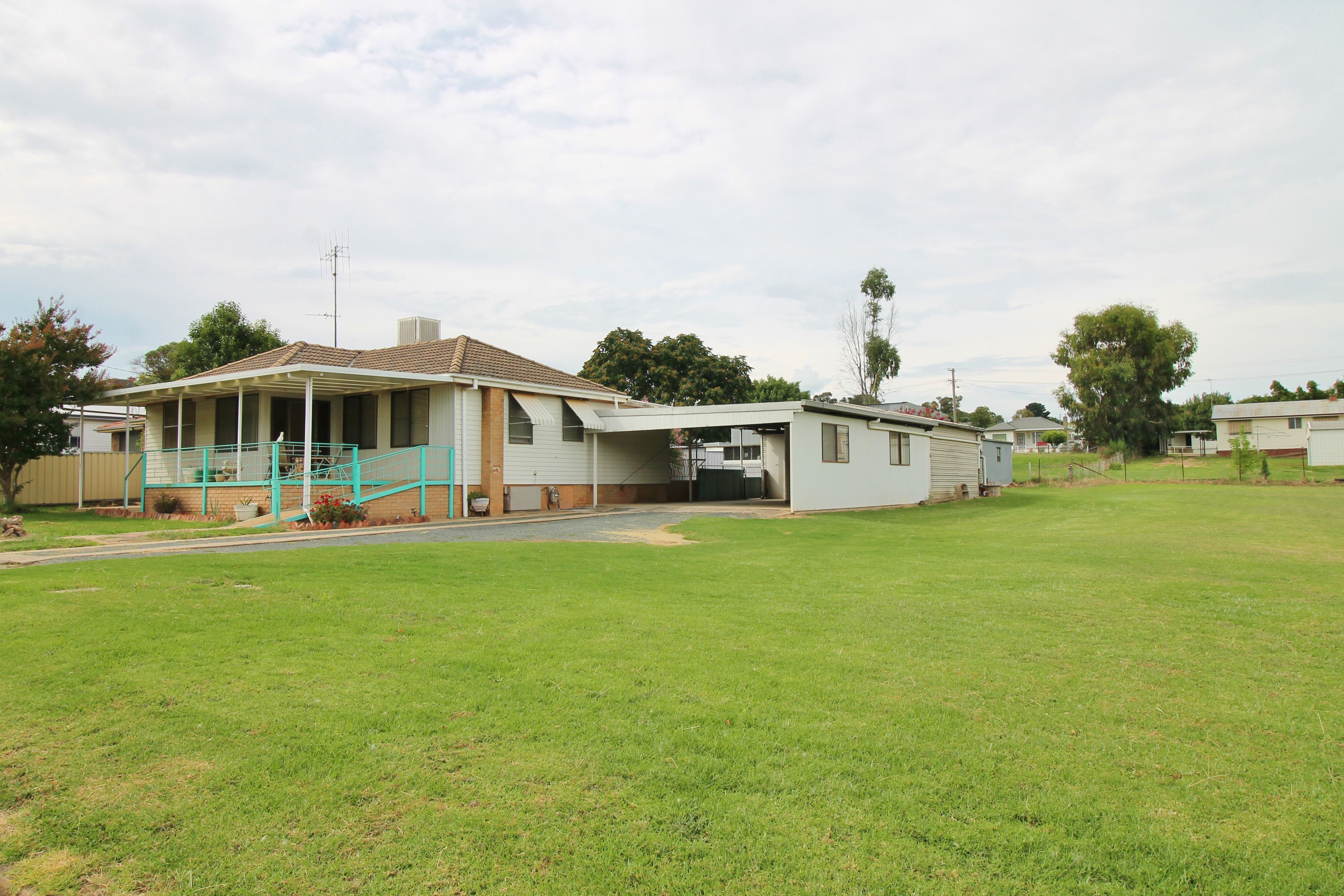 42 Miro Street, Young NSW 2594