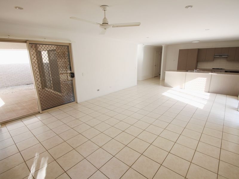 10 Acacia Crescent, Kallangur, QLD 4503