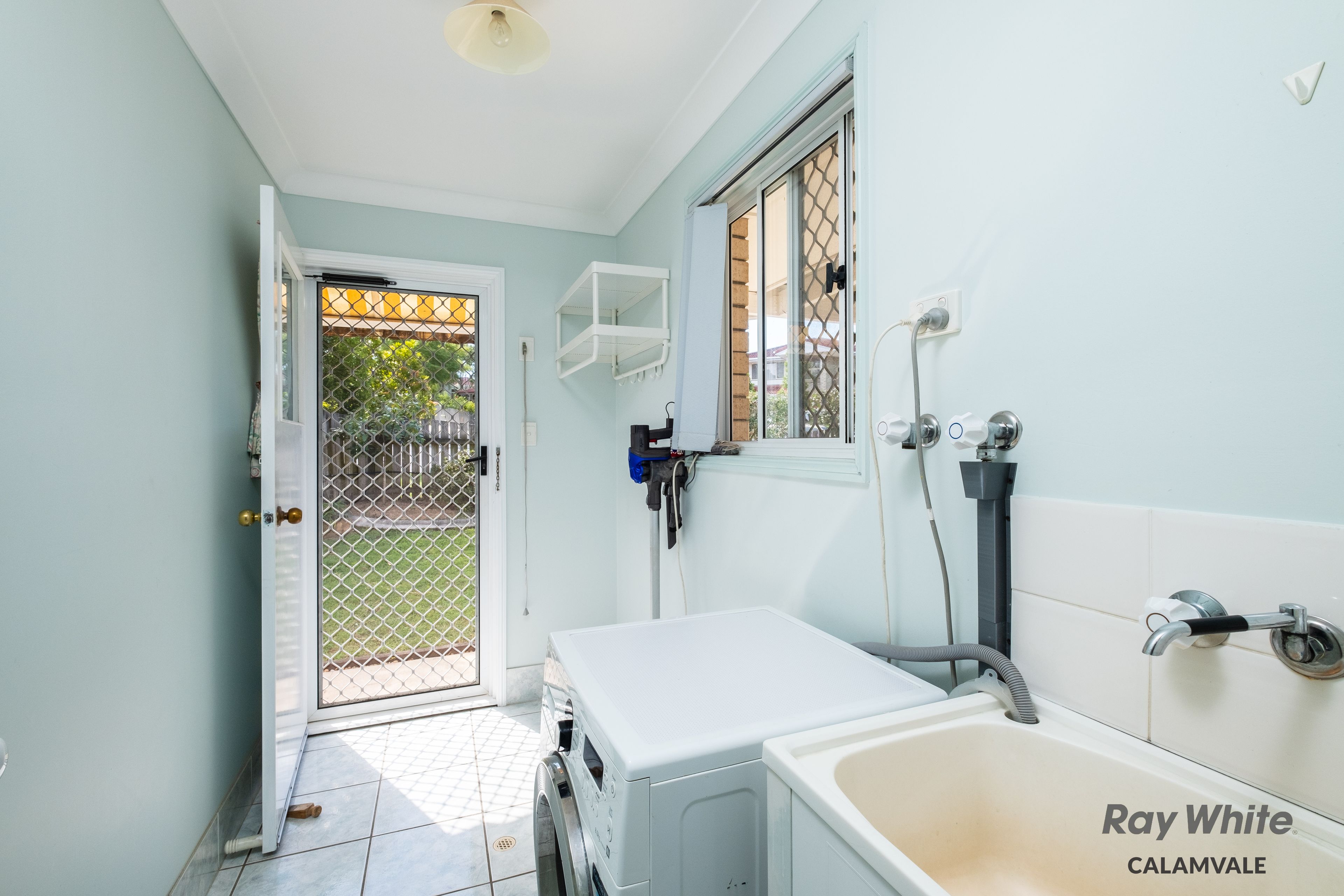 6 Vanda Close — photo 18 of 22