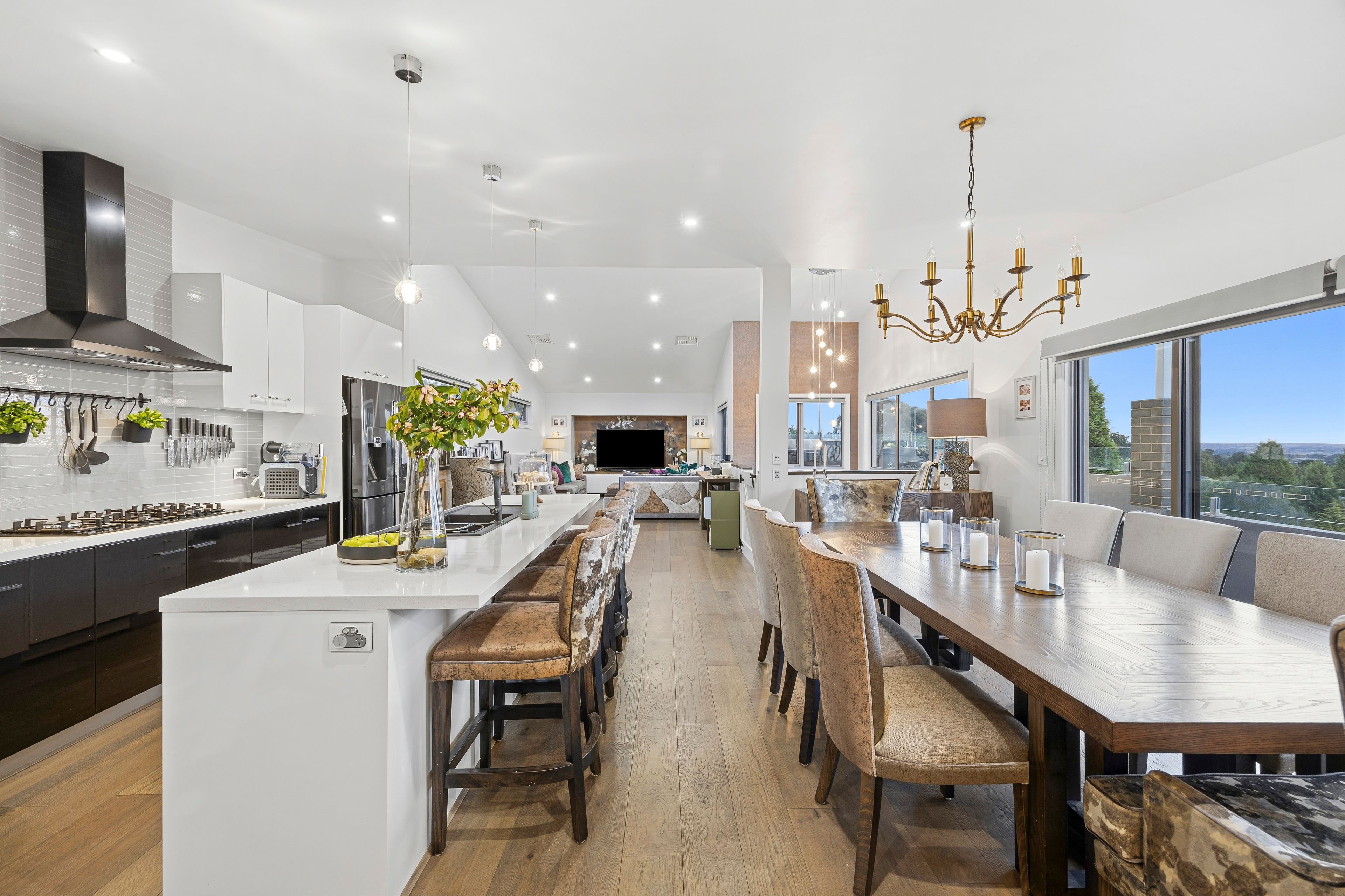 2/1 Mcmanus Drive — photo 3 of 29