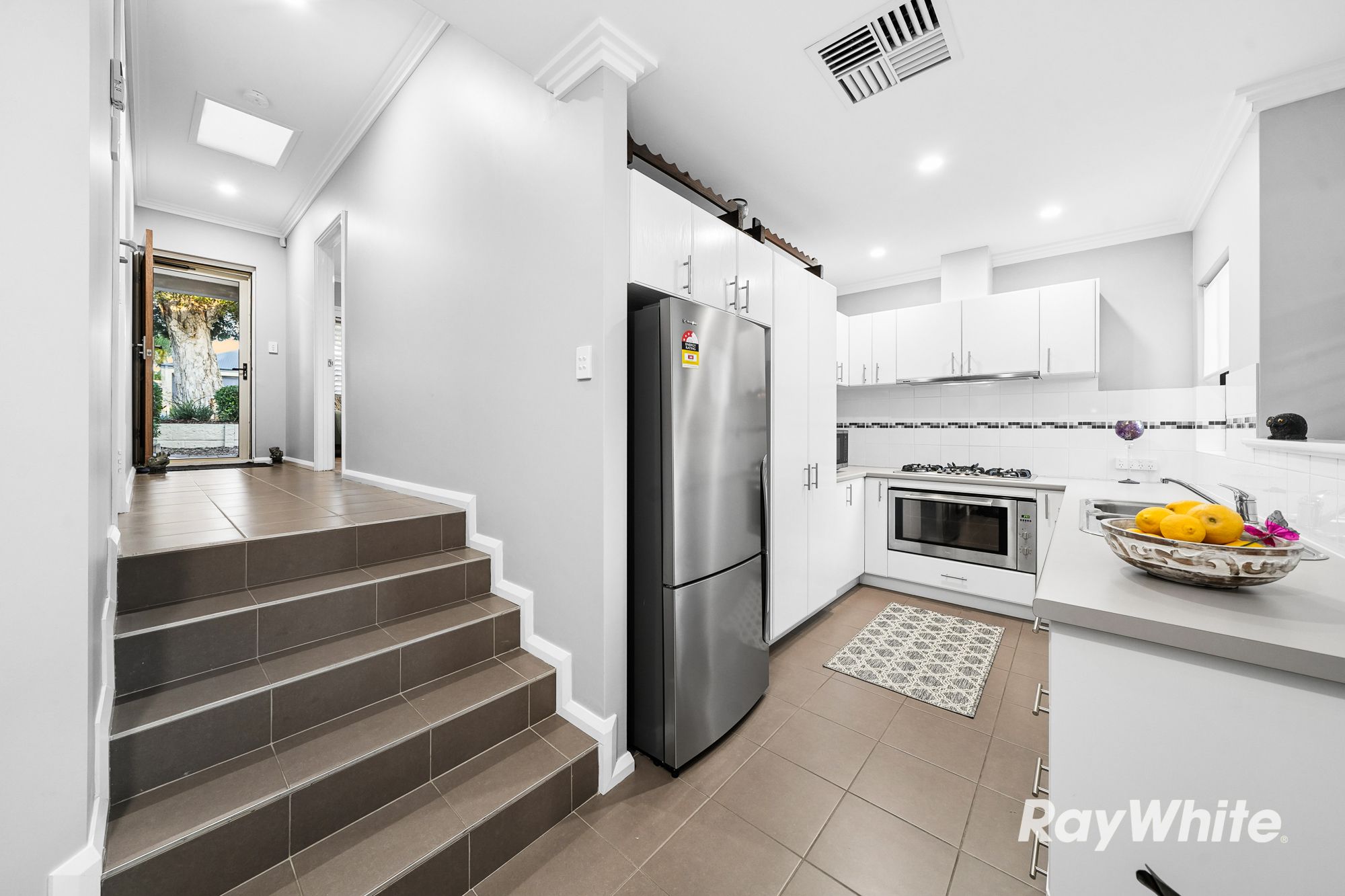 15 Finchley Crescent — photo 4 of 29