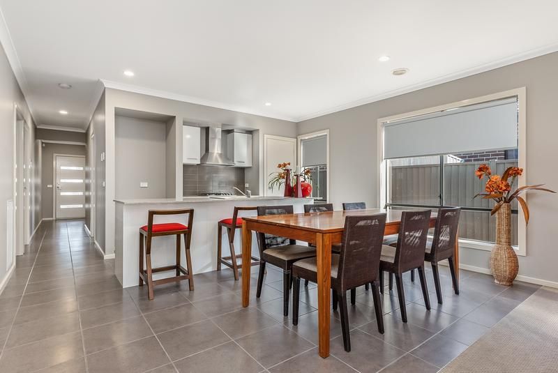 21 Elwick Drive, Clyde North, VIC 3978