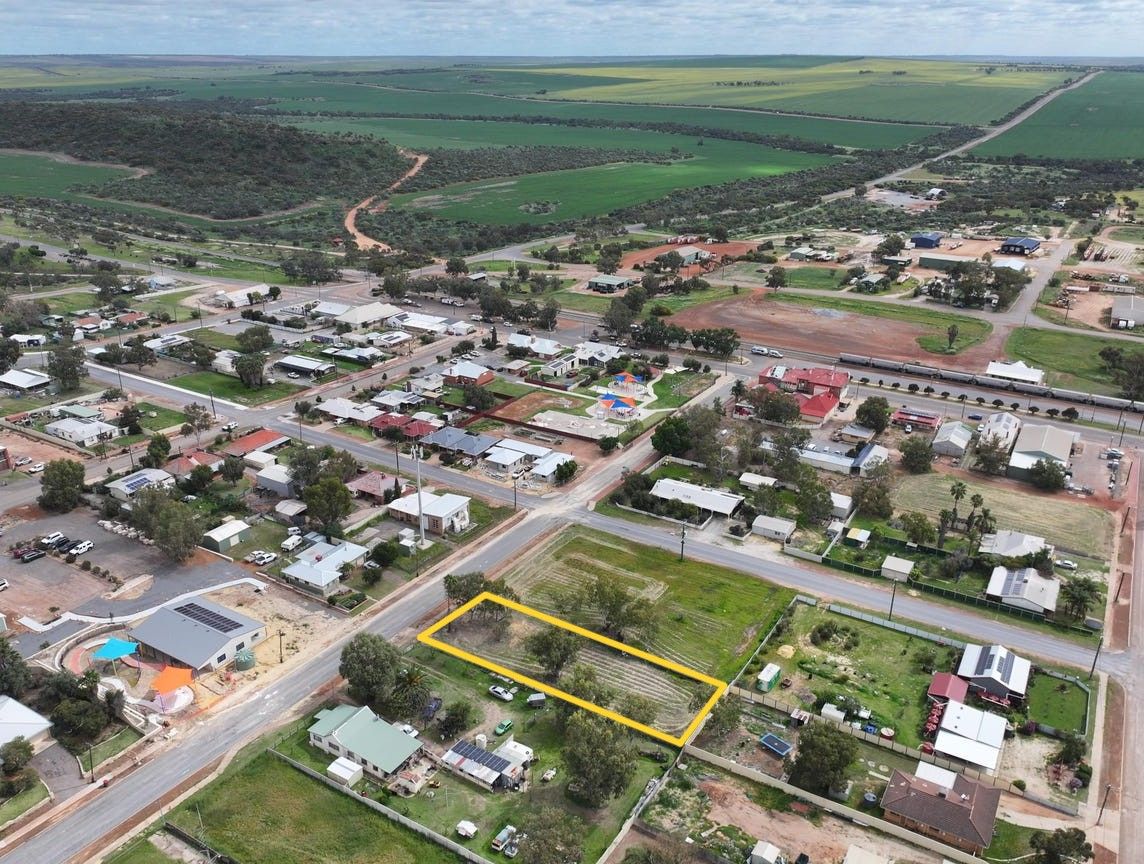 18 Shenton Street — photo from Ray White Geraldton Dongara - Geraldton Location