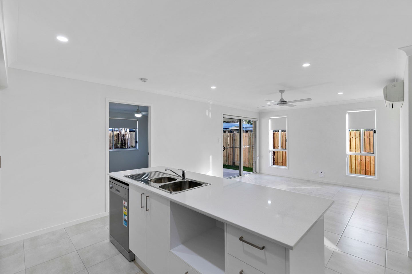 2/4 Senor Avenue, Urangan, QLD 4655