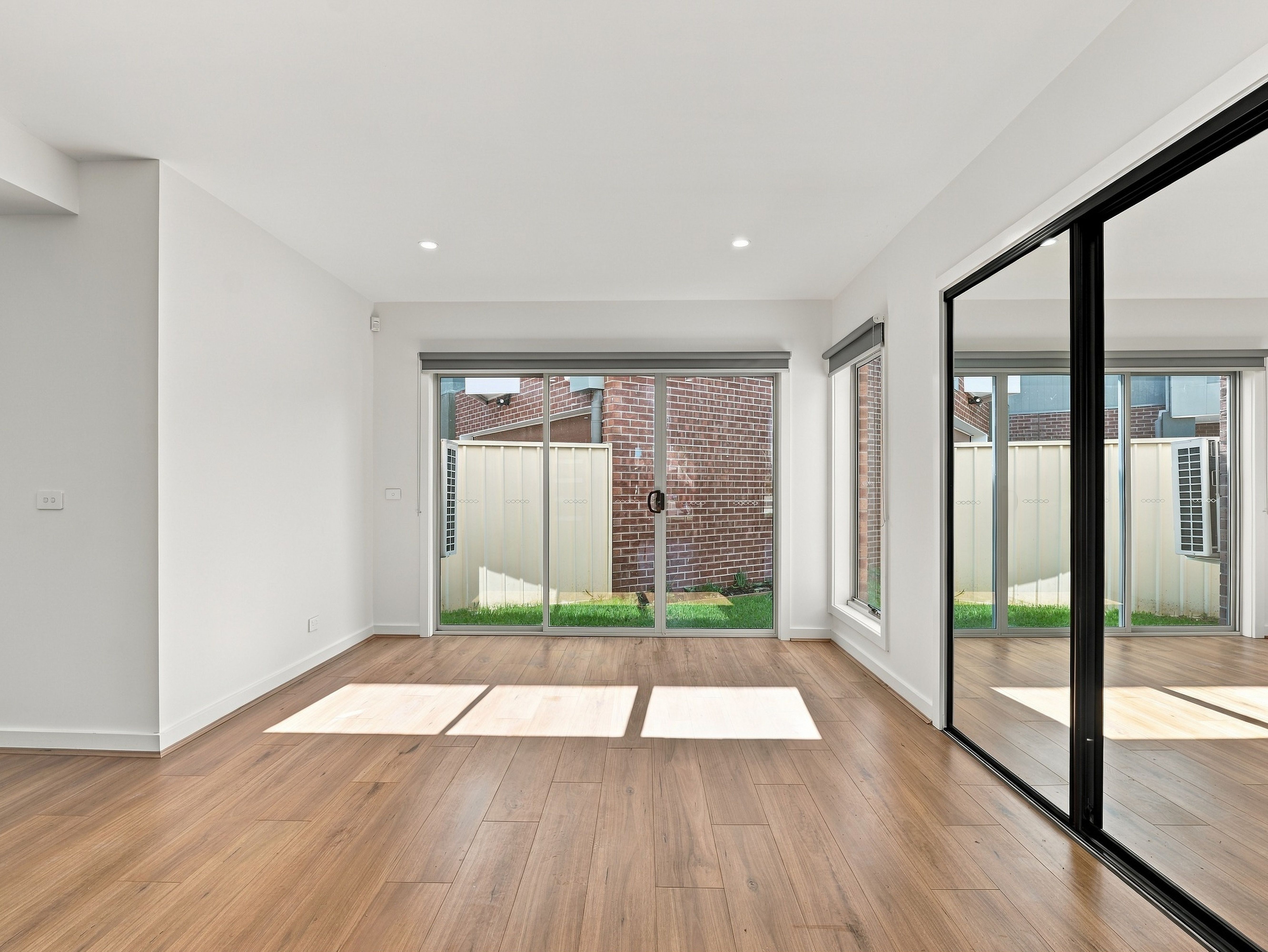 1/10 Davern Court — photo 3 of 27