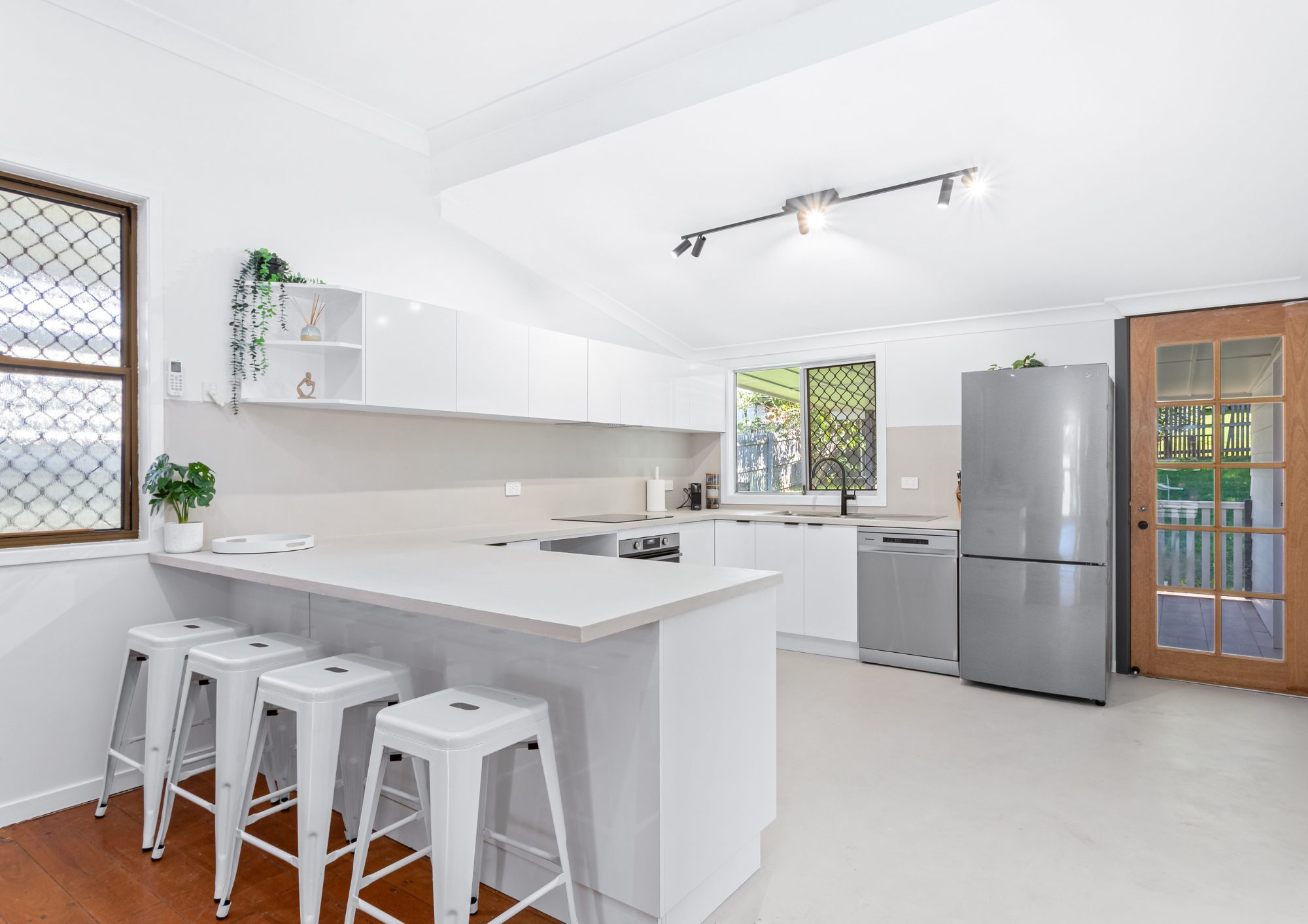 4 Davidson Street, Cooee Bay, QLD 4703