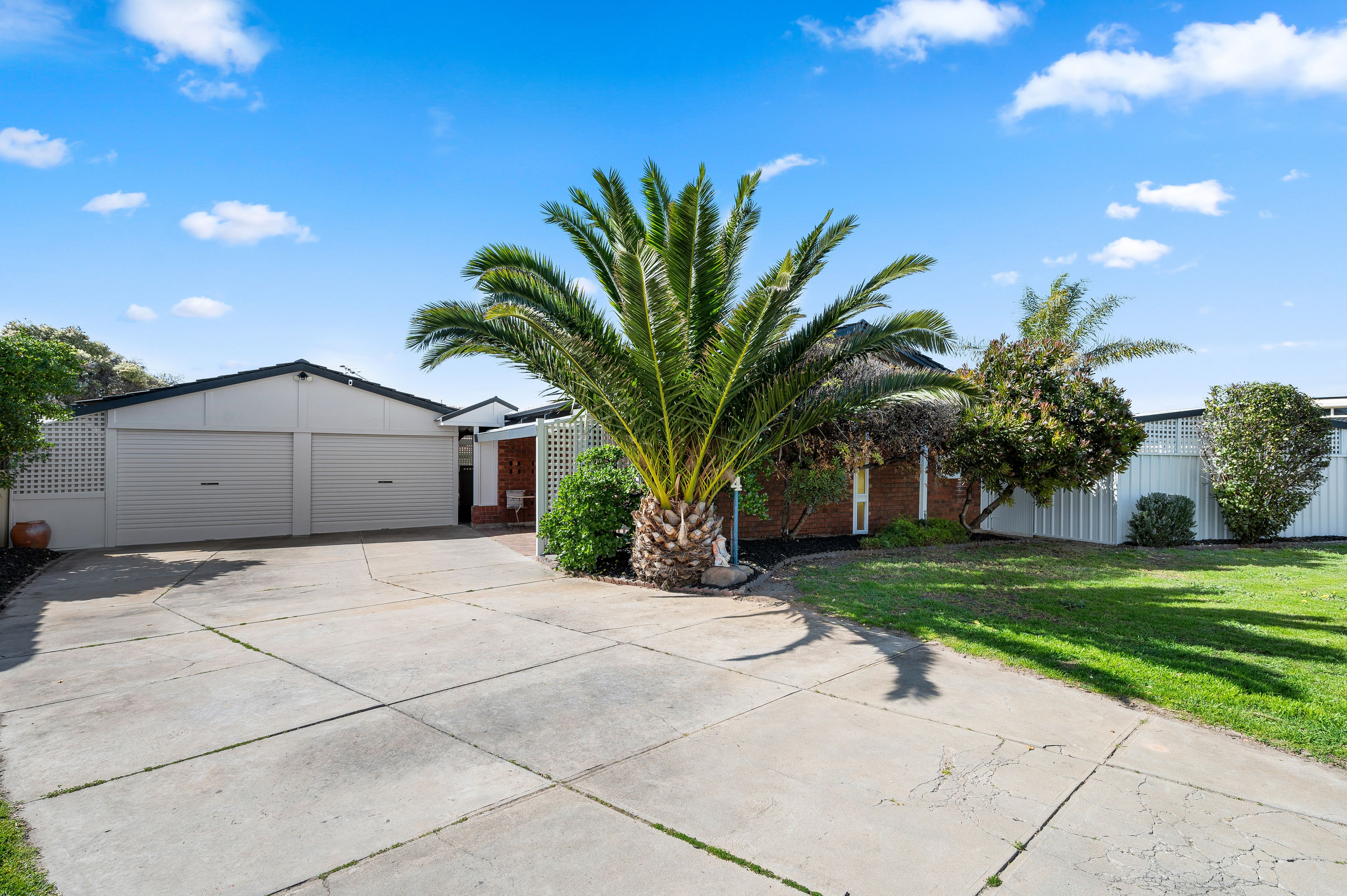 4 Illawarra Court, West Lakes Shore, SA 5020