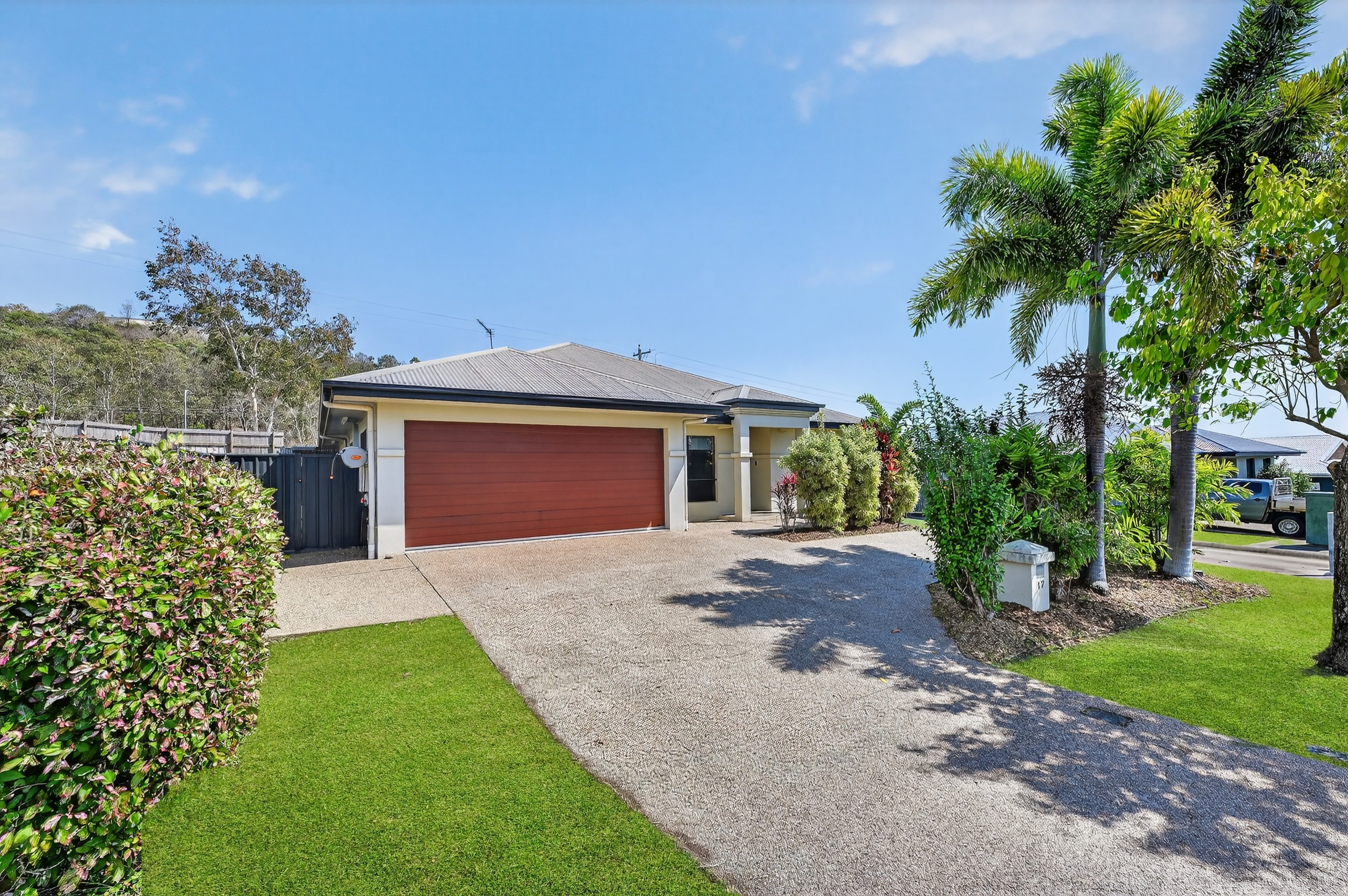 17 Deedes Crescent, Bushland Beach, QLD 4818