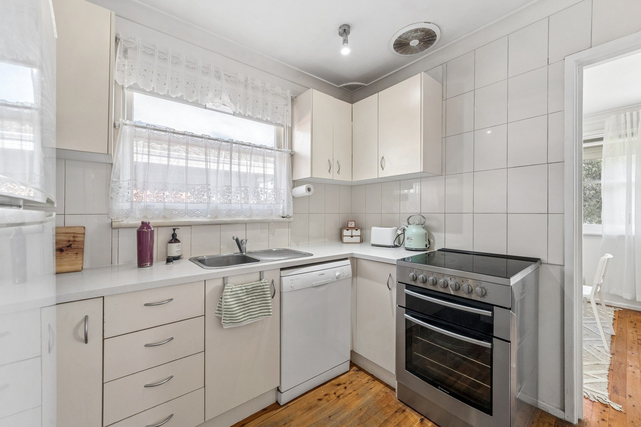 45 Fullerton Crescent — photo 17 of 27