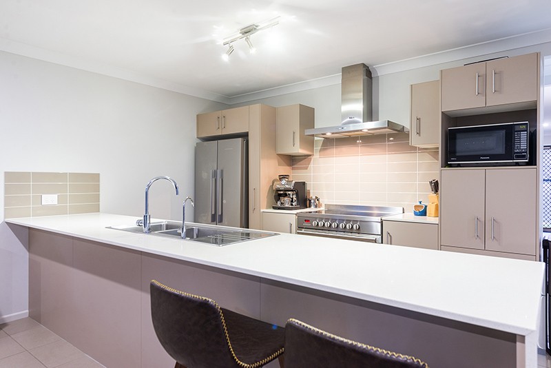 11 Foster Circuit, Hillcrest, QLD 4118