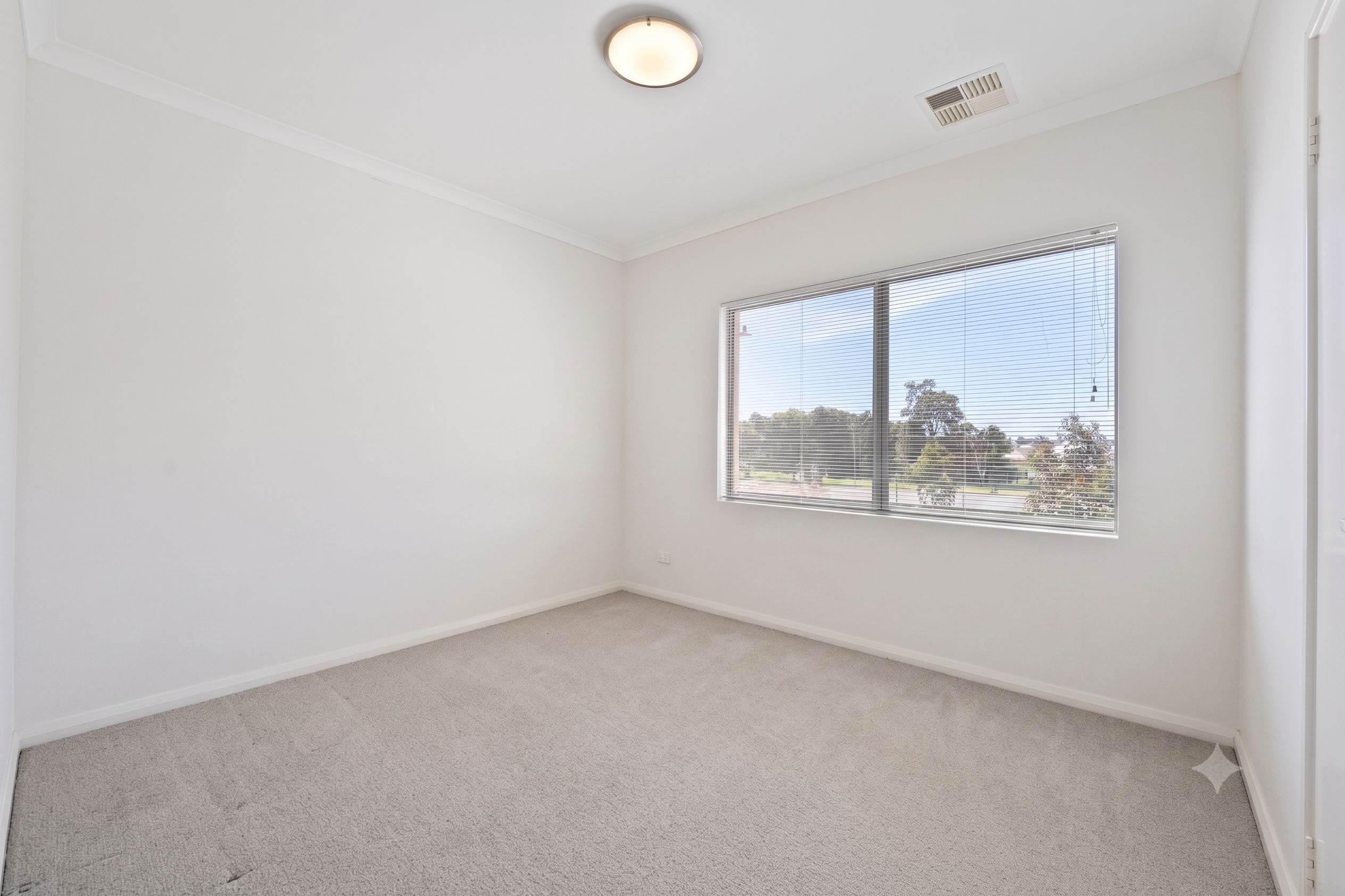 4/2 Louvre Way — photo 14 of 18