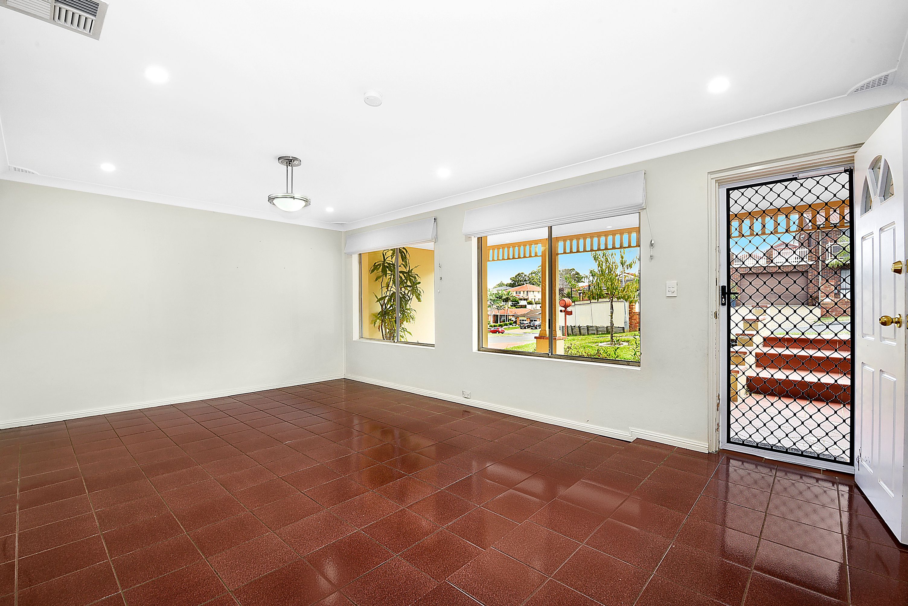 9 Cuthbert Crescent, Edensor Park, NSW 2176