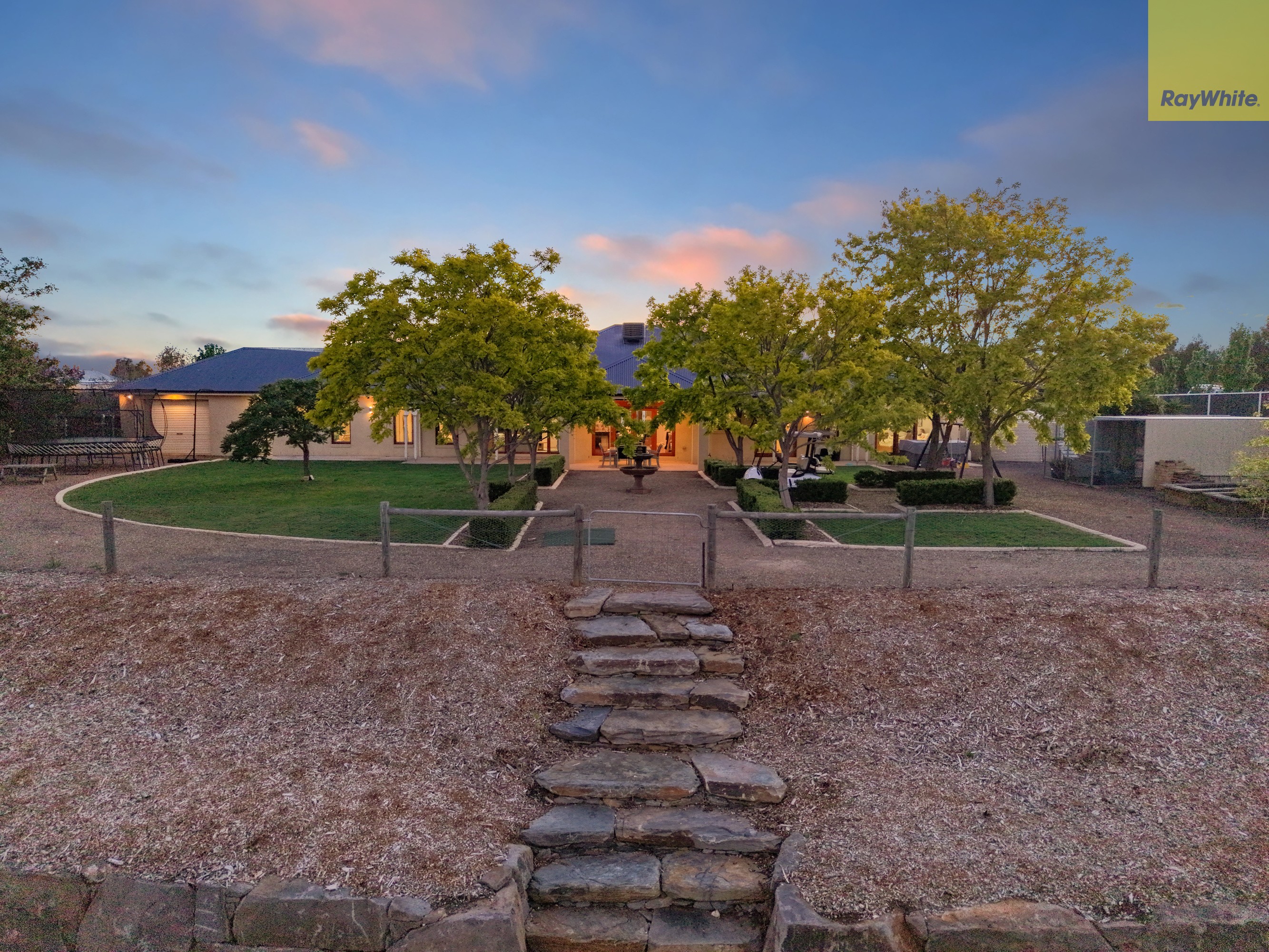 4 Eyrie Court, Hopetoun Park, VIC 3340