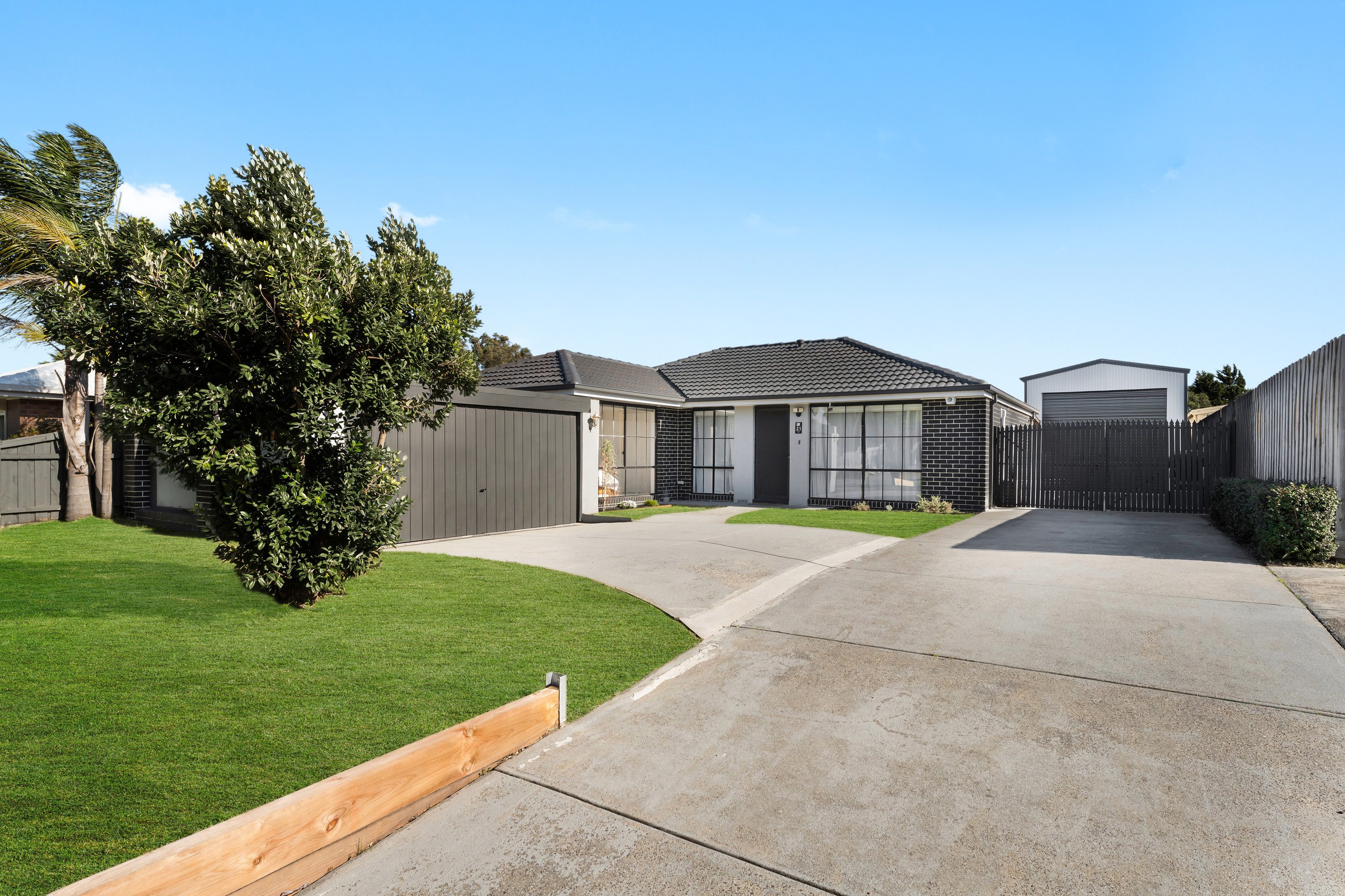 21 Lansell Drive, Cranbourne North, VIC 3977