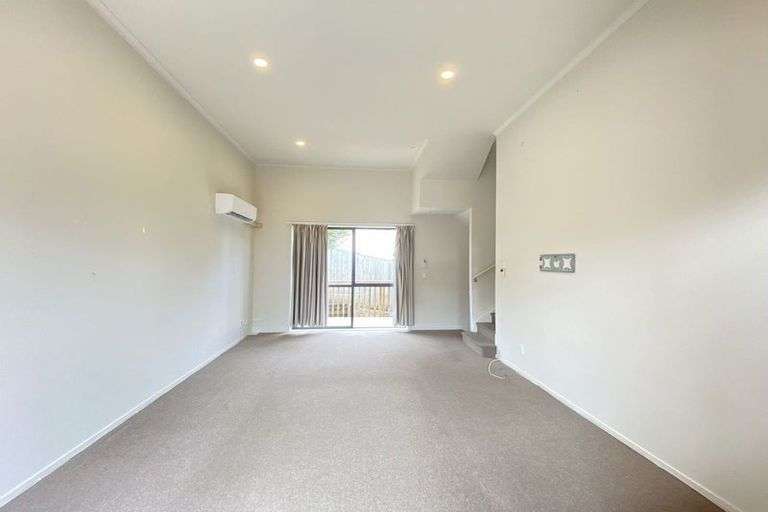 2/2 Swan Hill Drive photo 1