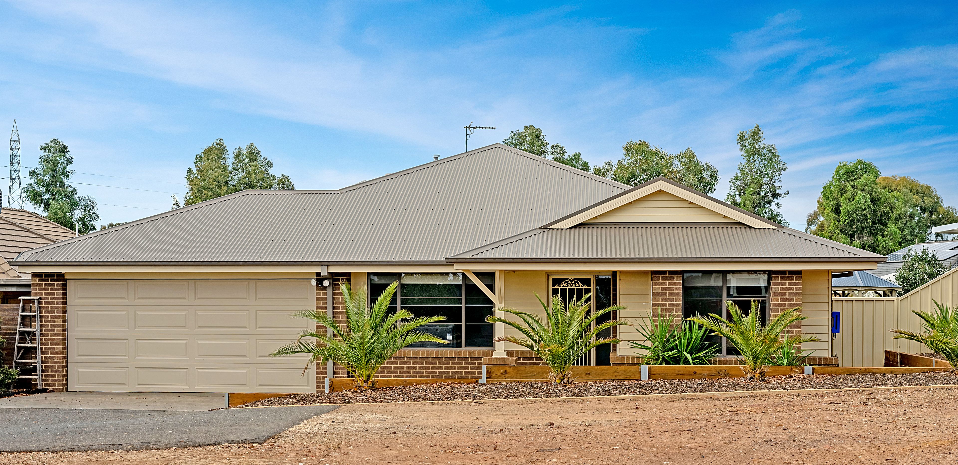 14 Marita Drive, Maiden Gully VIC 3551