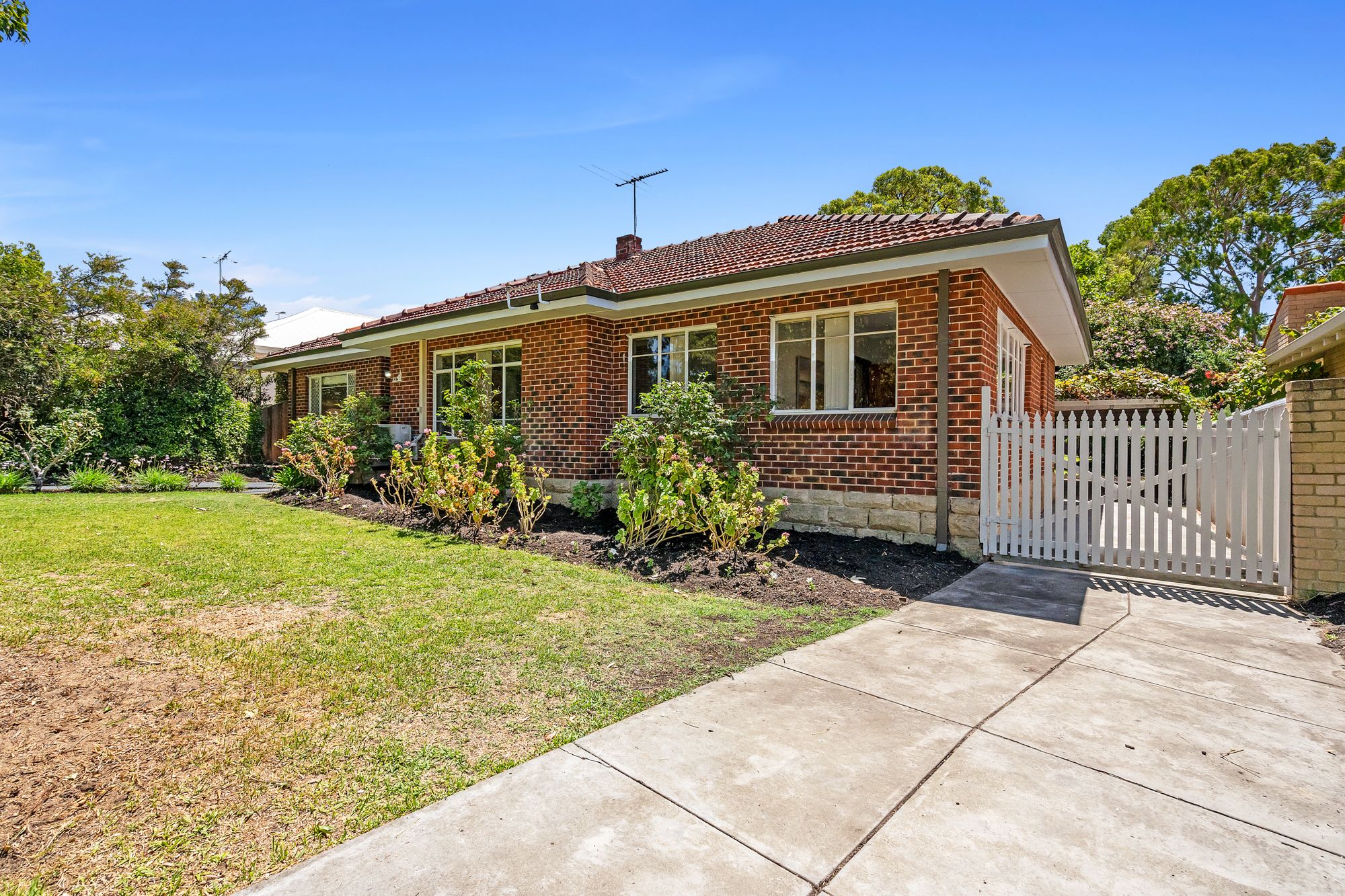 33 Watkins Road, Dalkeith, WA 6009
