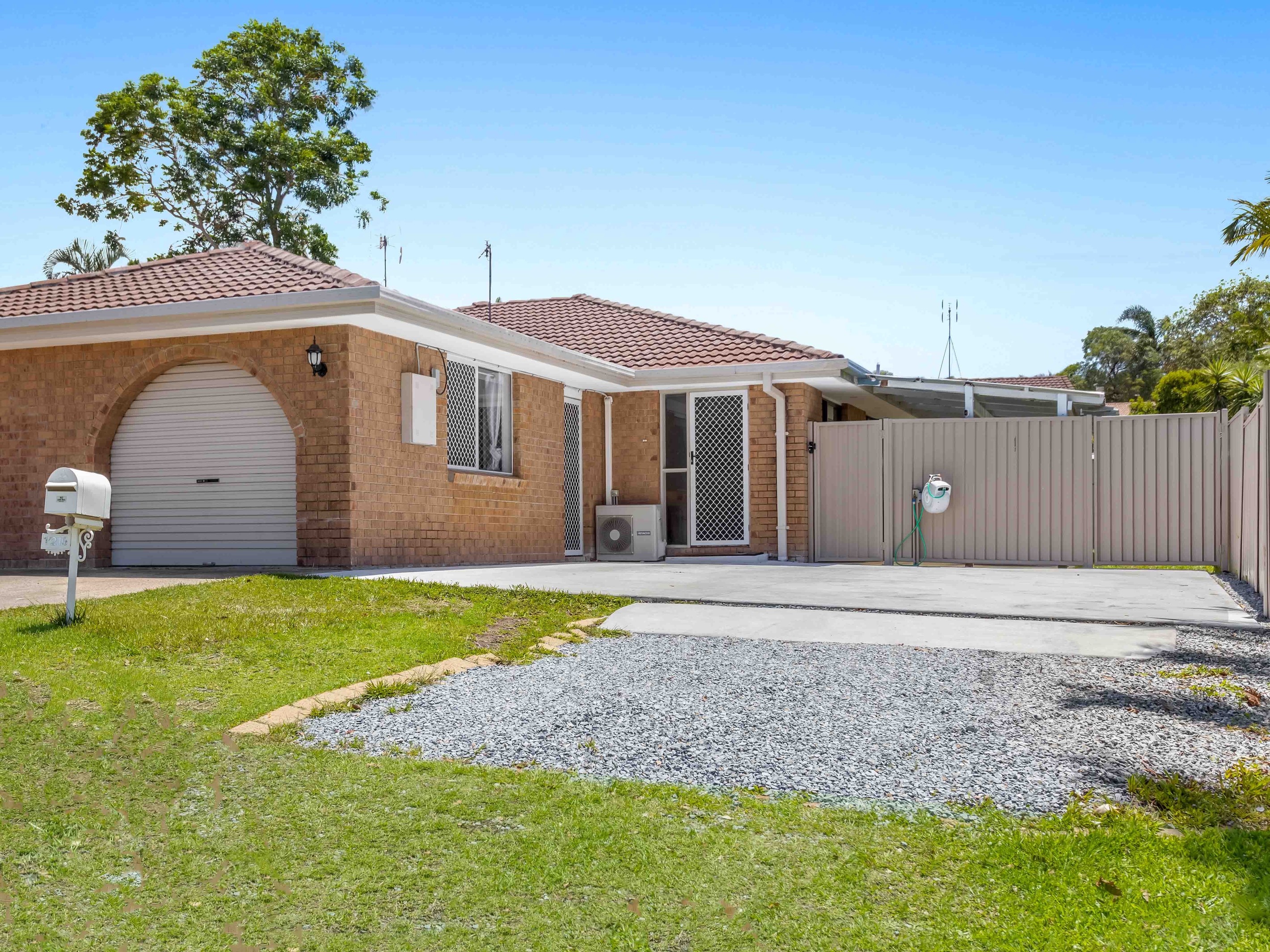 1/216 Olsen Avenue, Arundel, QLD 4214