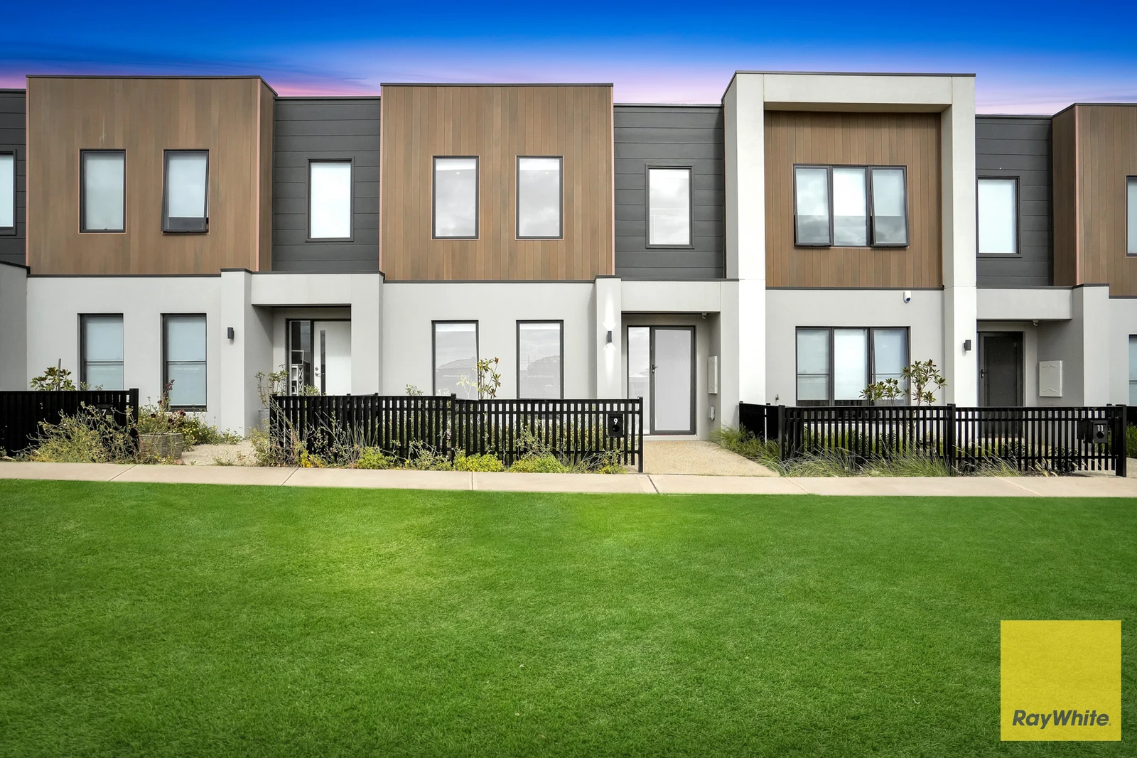9 Sunflower Walk, BONNIE BROOK, VIC 3335