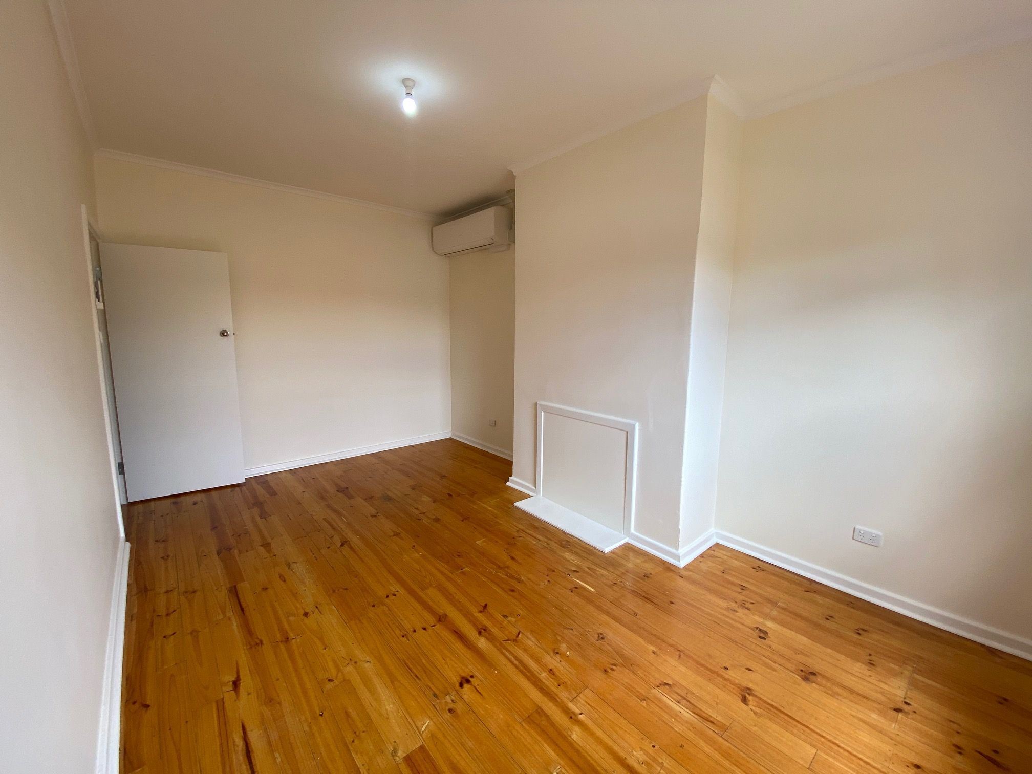 13 Cowled Street — photo 5 of 16