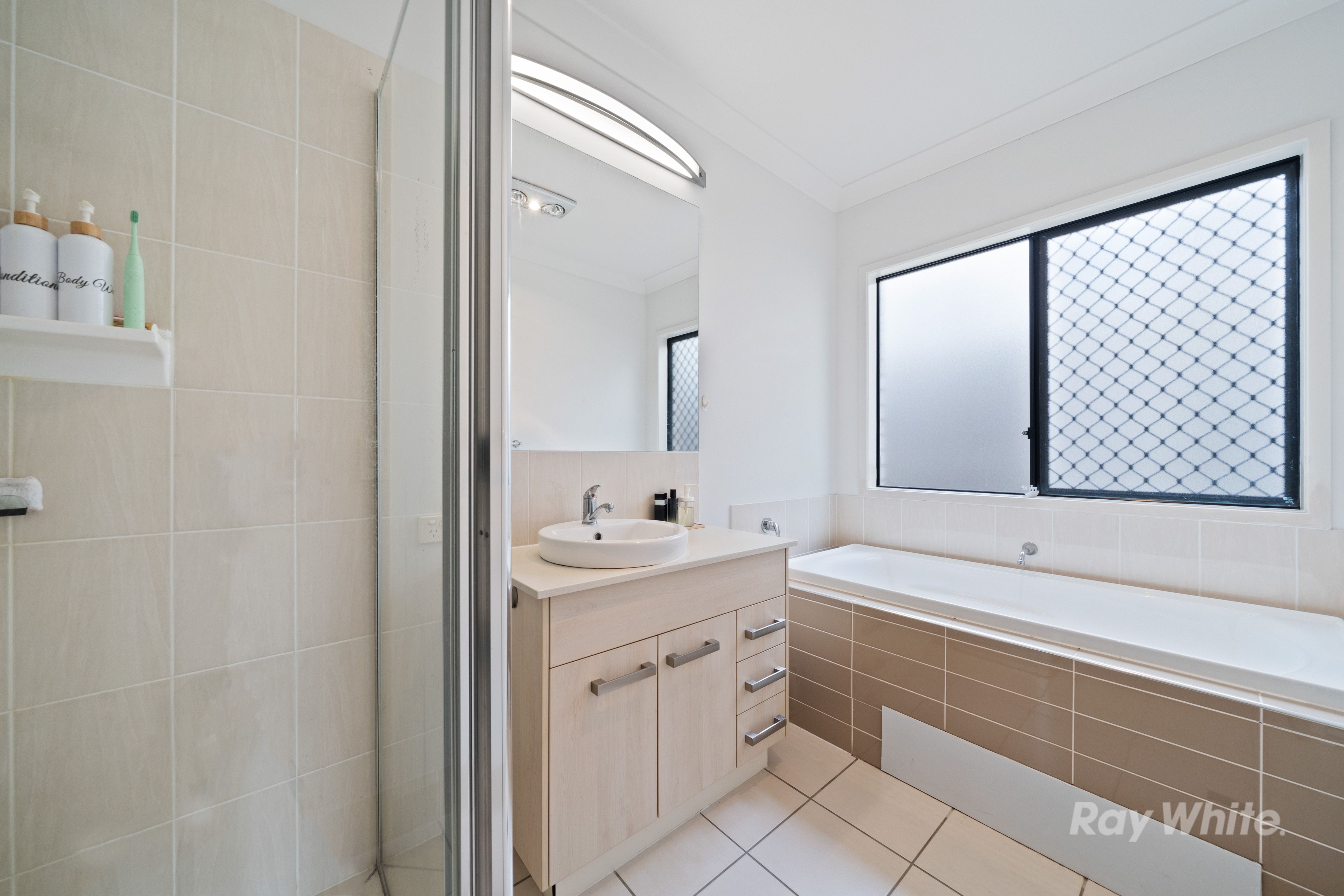 27 Ellenborough Avenue — photo 9 of 18