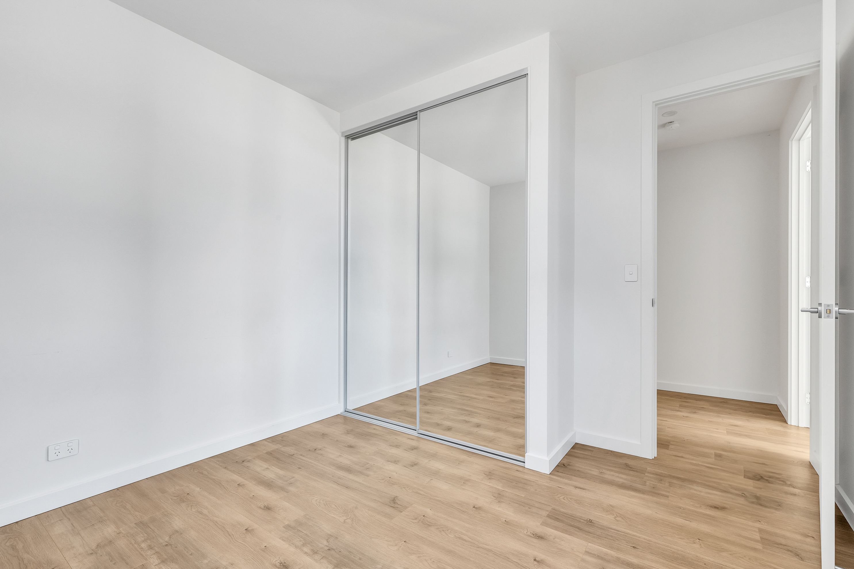 17 Hobart Lane — photo 12 of 25
