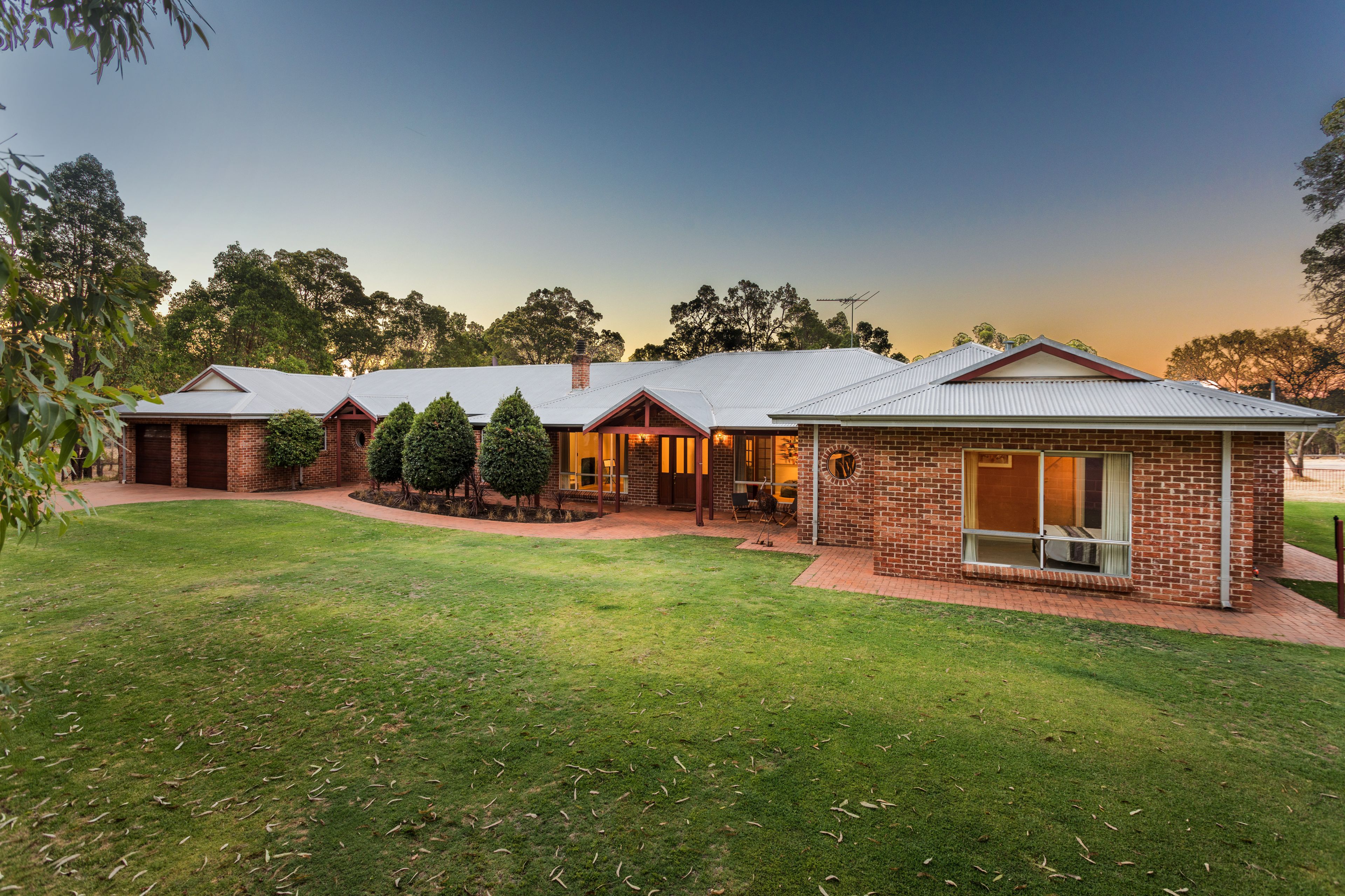 280 Lion Street, Sawyers Valley, WA 6074