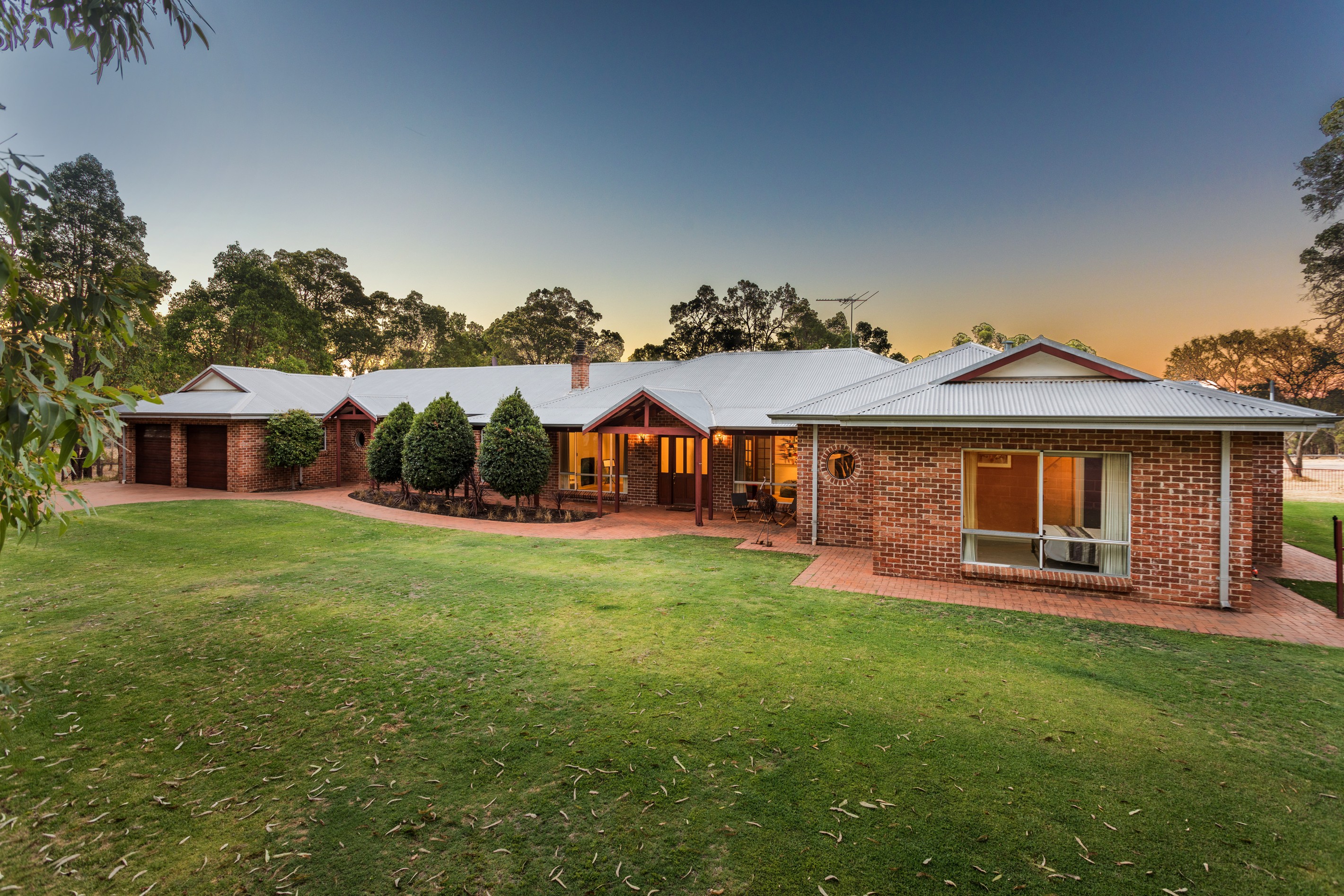 280 Lion Street, Sawyers Valley, WA 6074