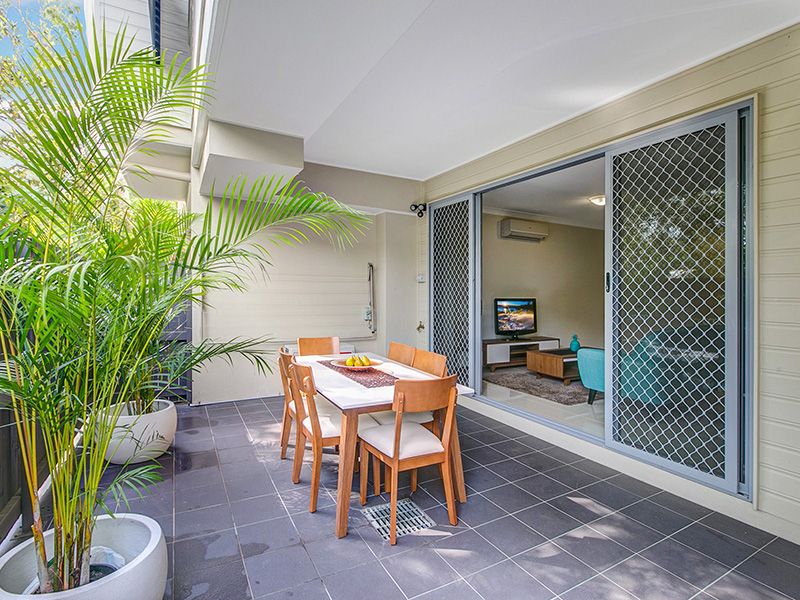 2/11 Cottenham Street, Fairfield, QLD 4103