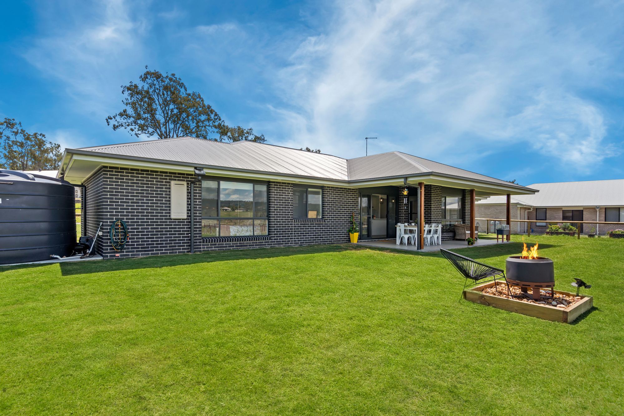 8 Lakesfront Place, Hatton Vale, QLD 4341