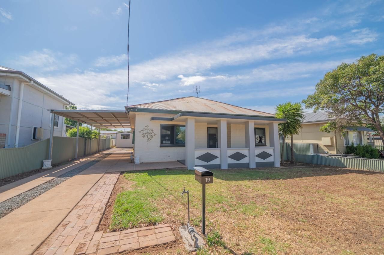 19 Waratah Street , Parkes NSW 2870