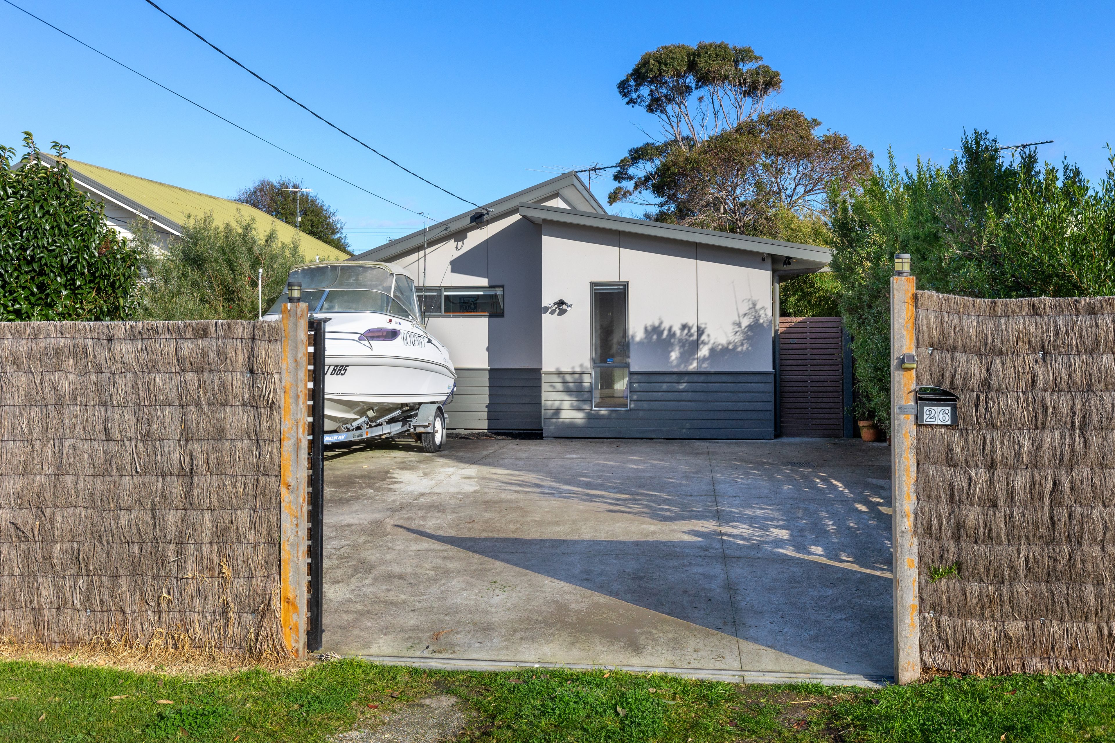 26 Sixth Avenue, Rosebud VIC 3939