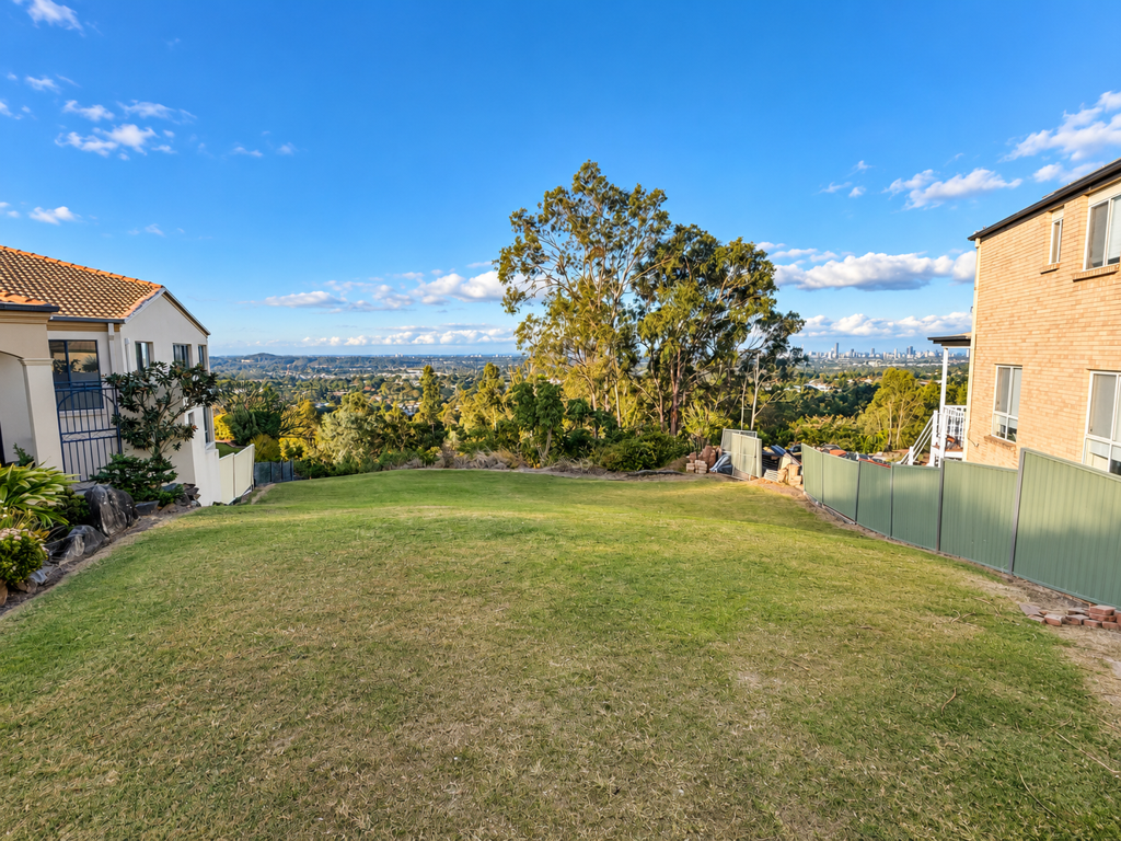 12 Ramada Place — photo 6 of 13
