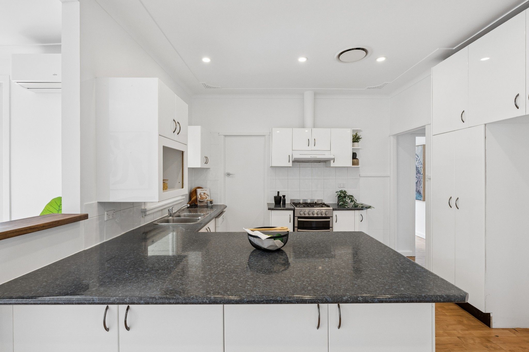 11 Reid Avenue — photo 12 of 30