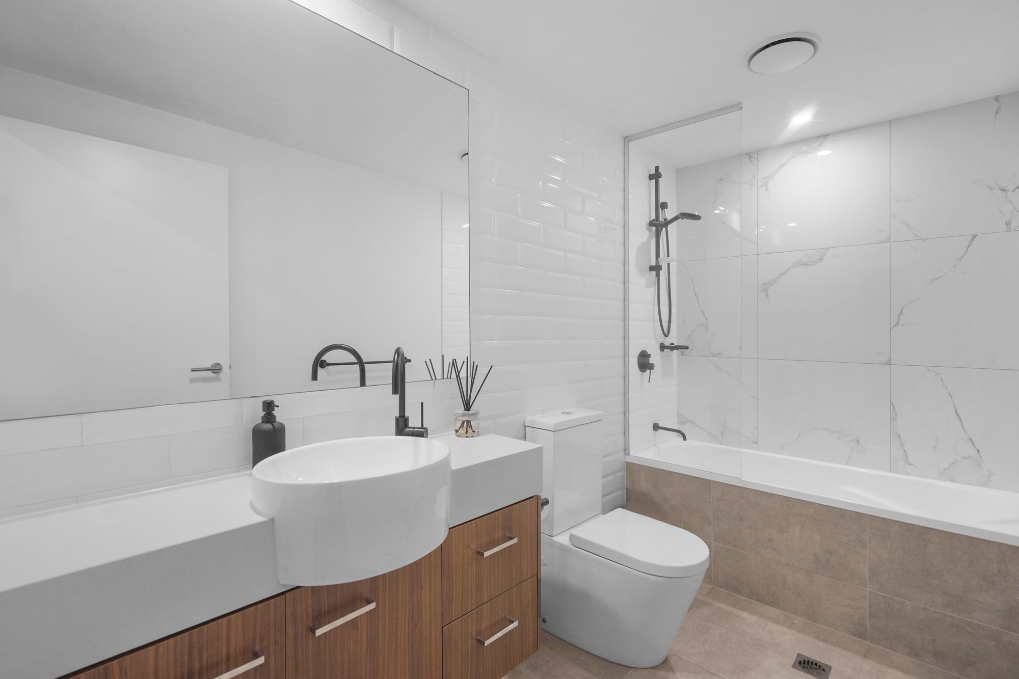 3309/397 Christine Avenue — photo 15 of 30
