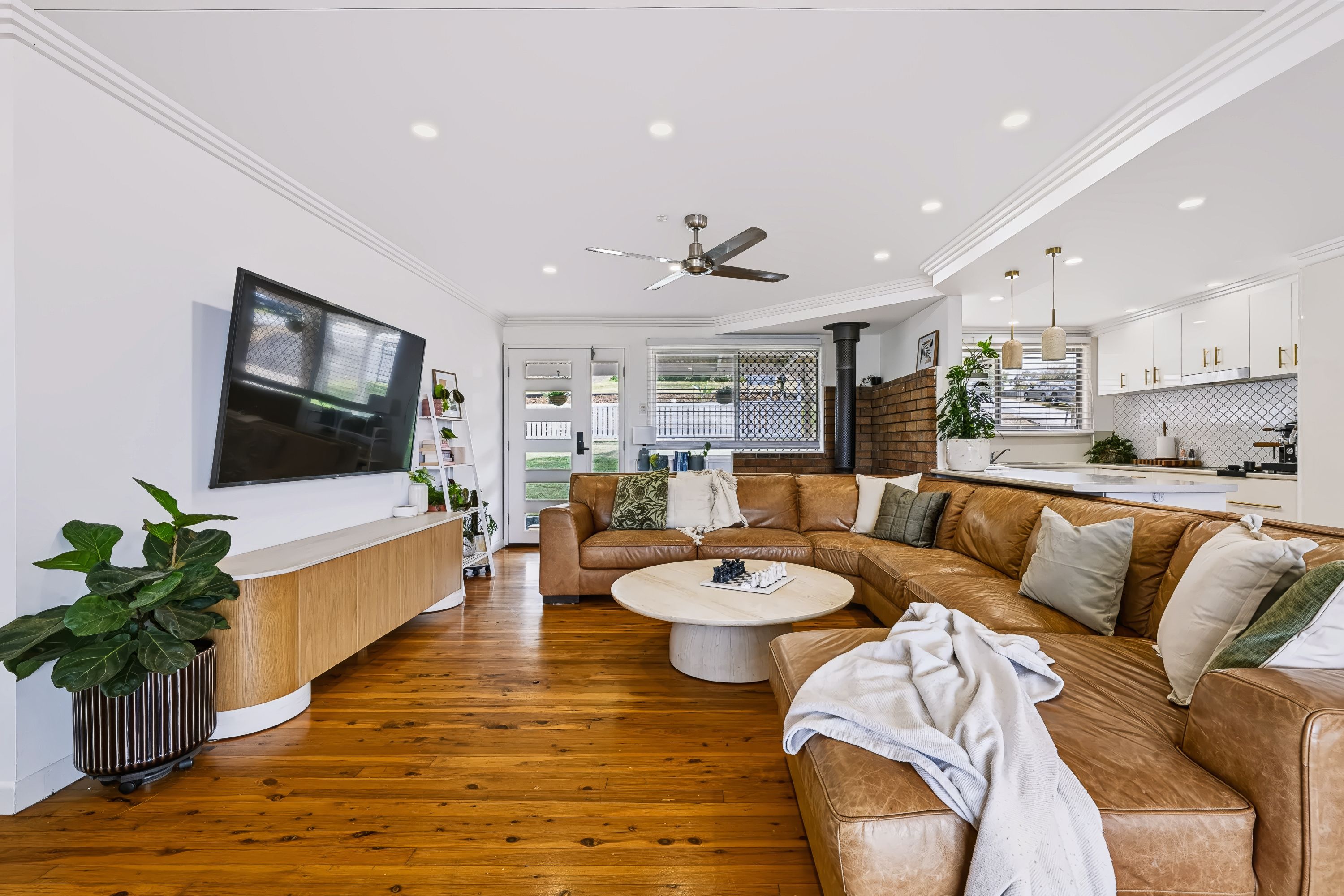10-12 Enchelmaier Street — photo 4 of 27