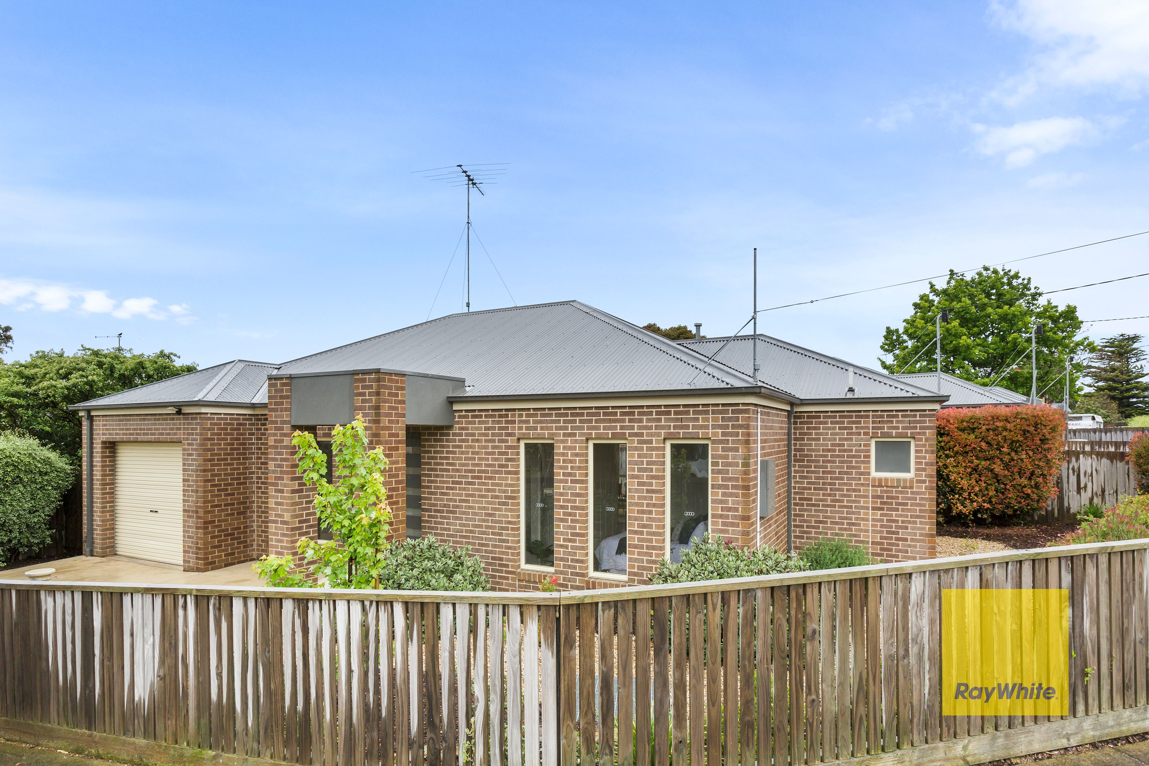 1/2 Pickett Crescent, Belmont, VIC 3216