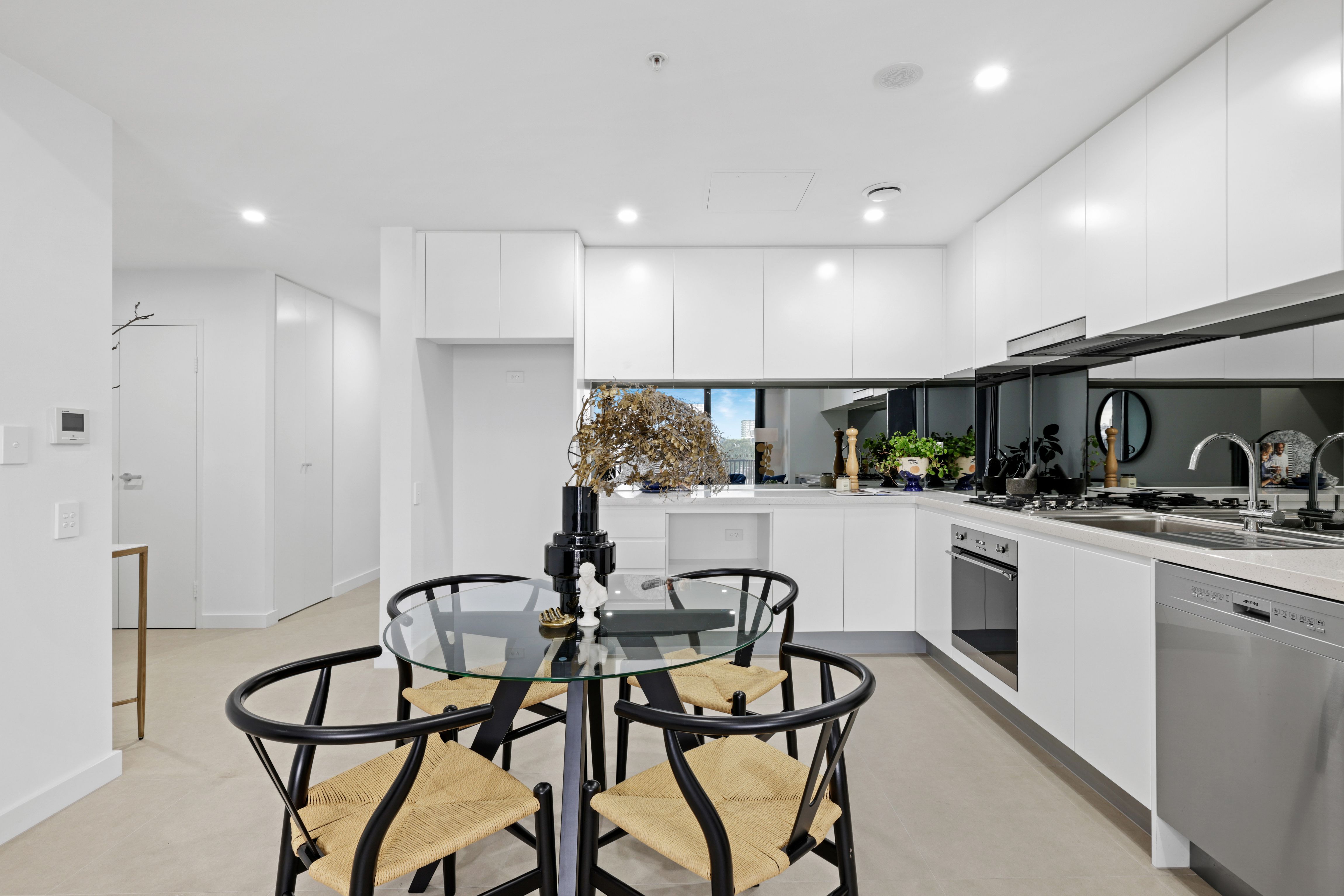 302/77 Epsom Road — photo 4 of 8