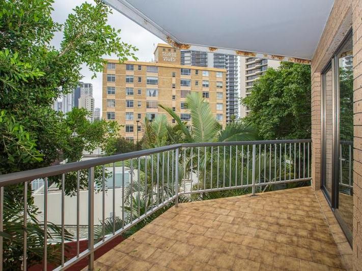 7/5 Pacific Street, Main Beach, QLD 4217