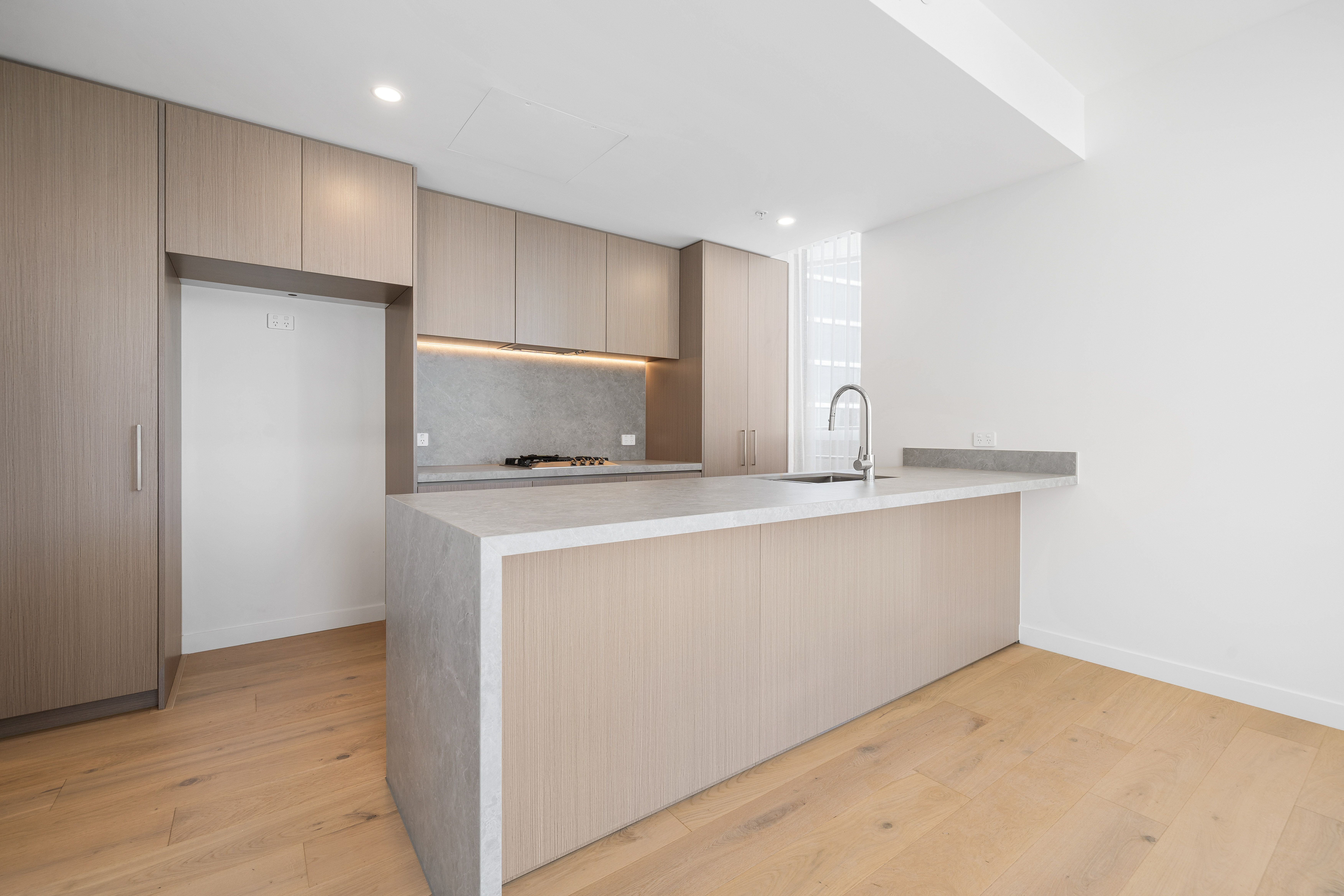 202/42 Stanhill Drive — photo 7 of 25