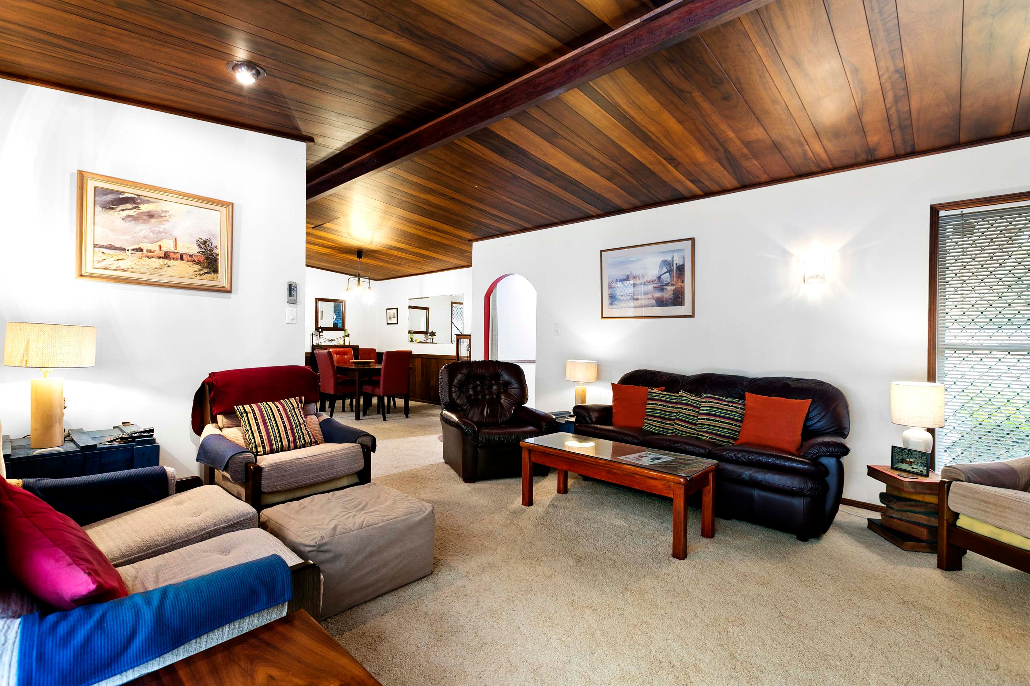 2 Kurrajong Crescent — photo 4 of 24