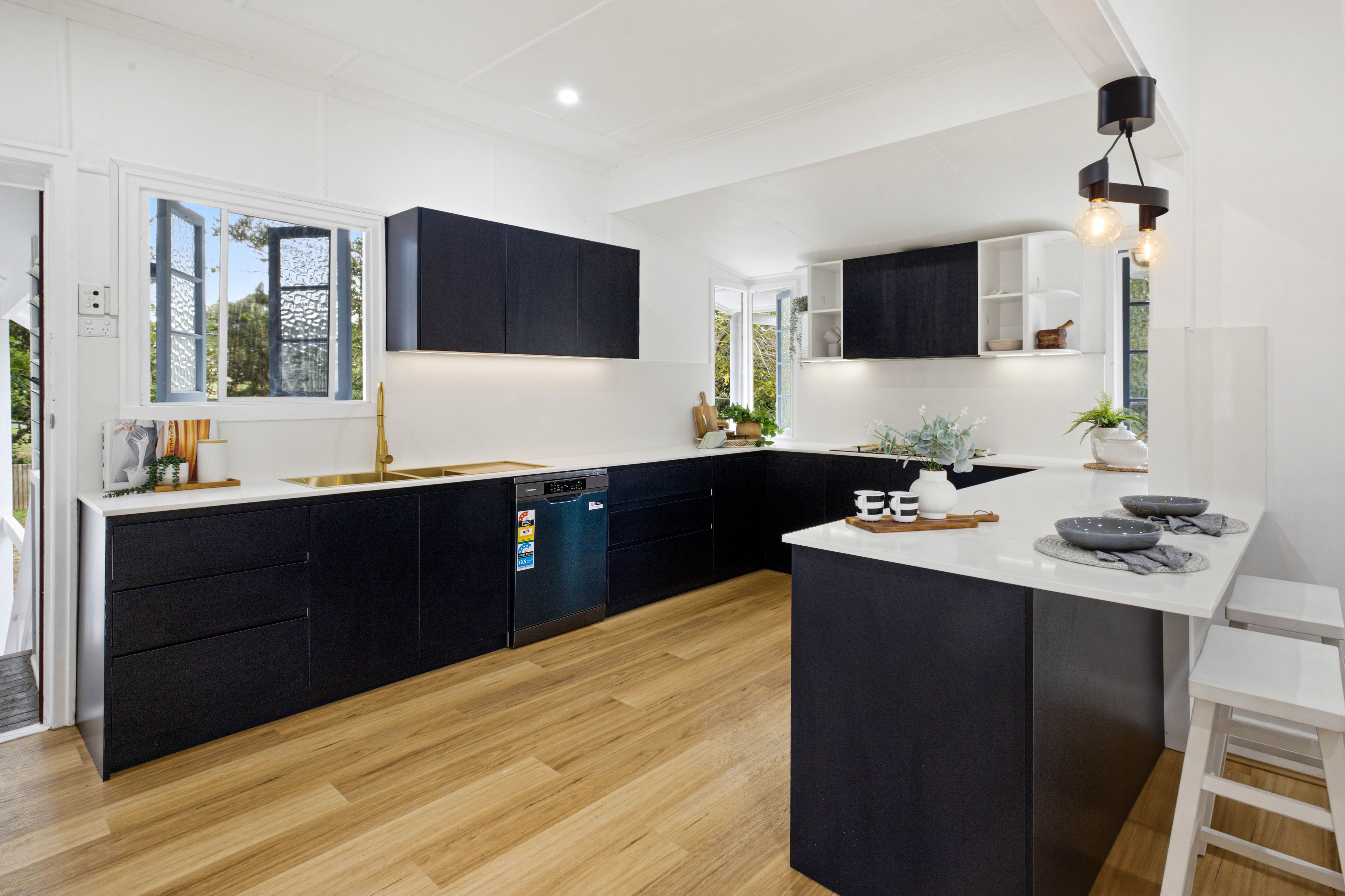 11 Gibson Crescent, Holland Park, QLD 4121