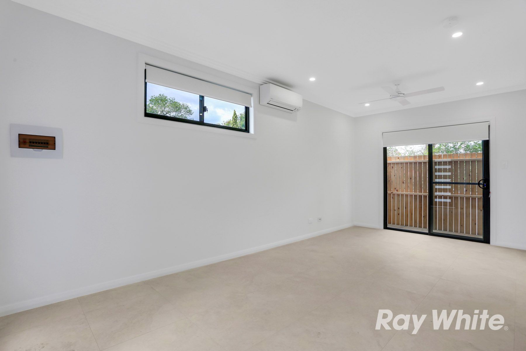 24a Reddan Avenue — photo 3 of 6
